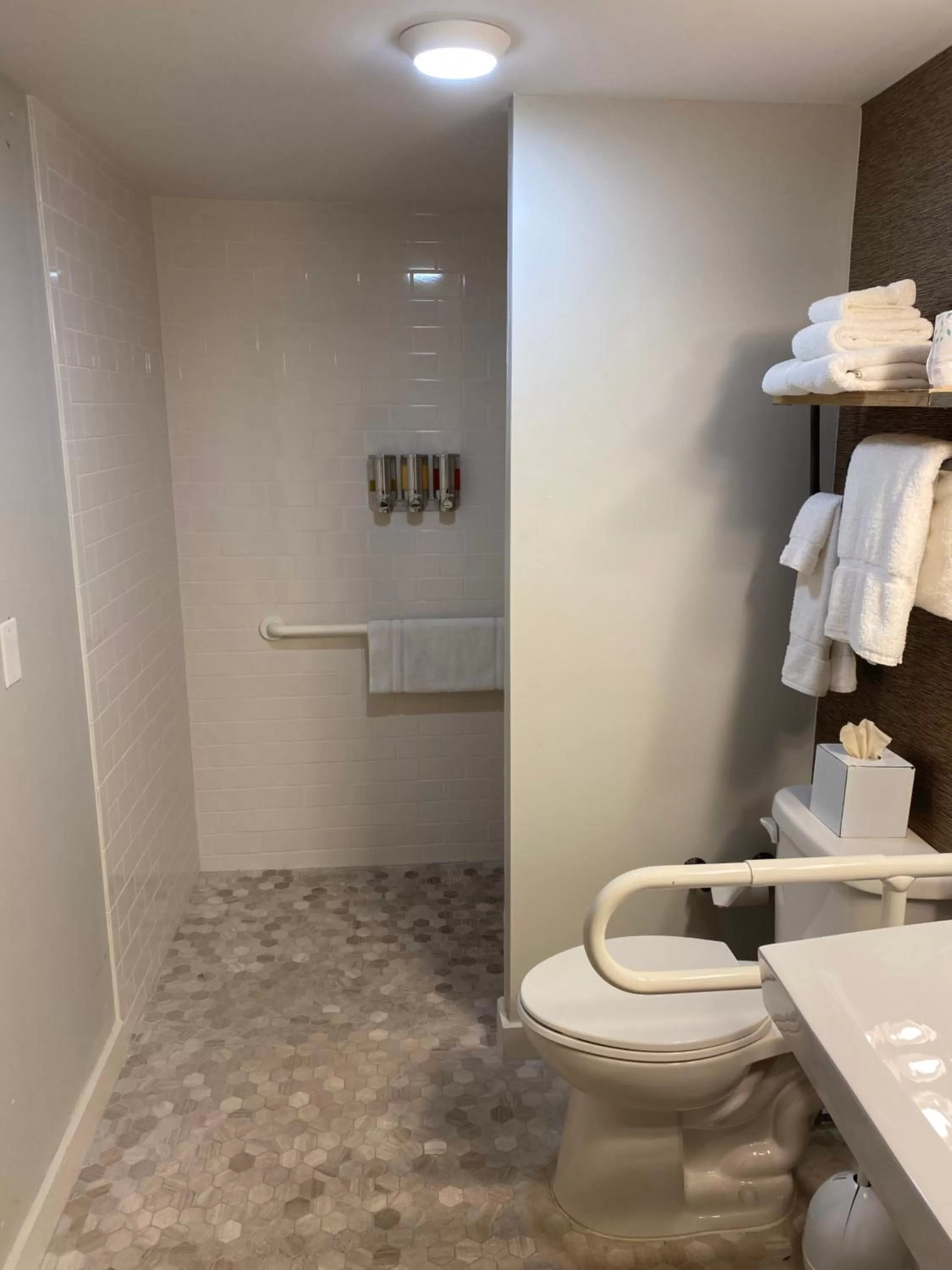 Bathroom in Hotel Hi-Ho - Contactless Check-In