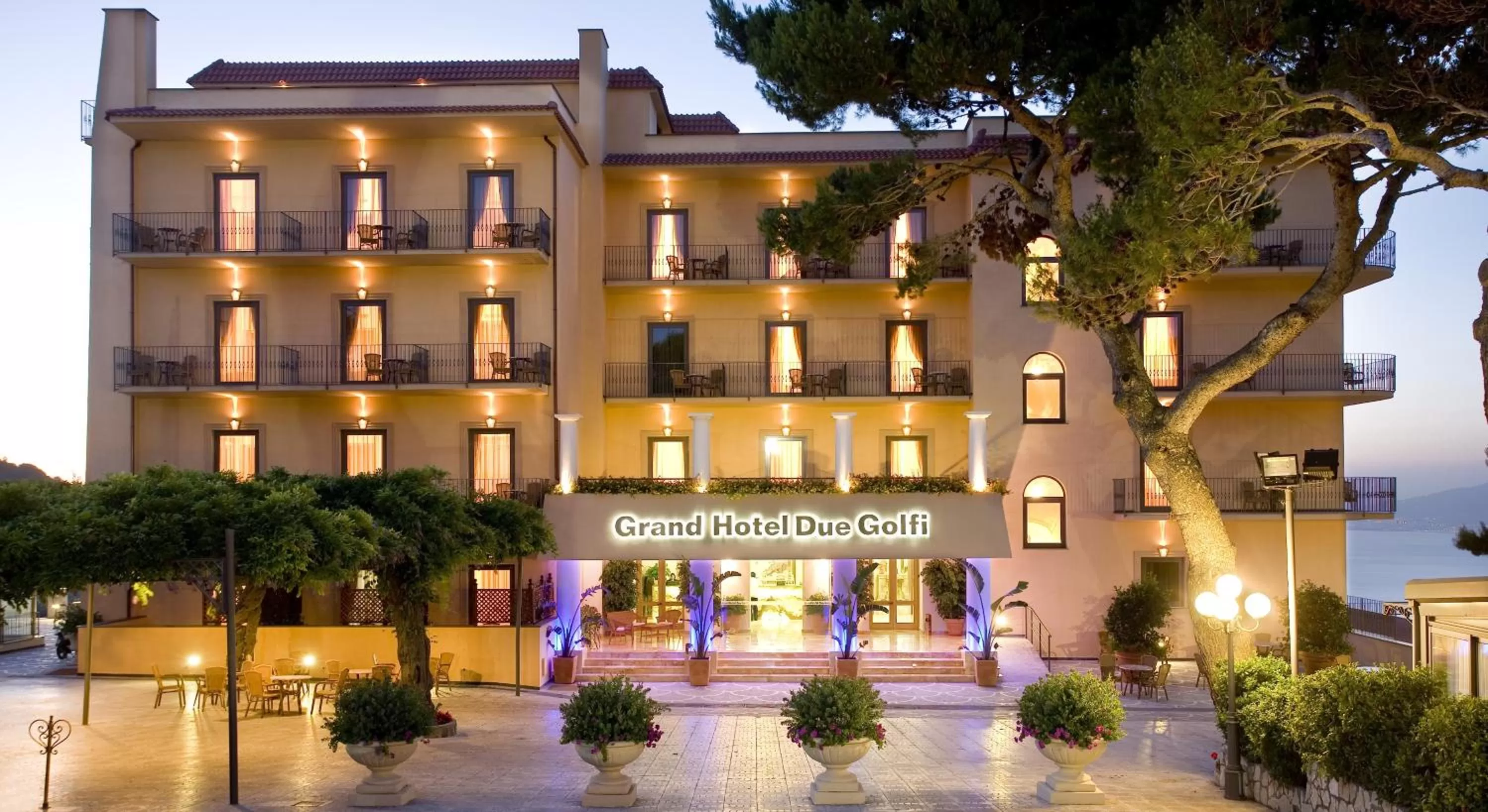 Facade/entrance in Grand Hotel Due Golfi
