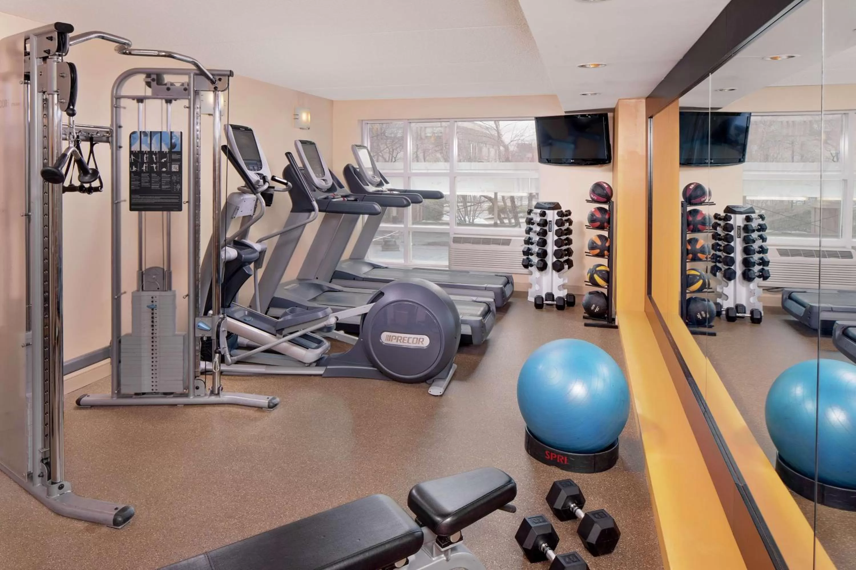 Fitness centre/facilities in DoubleTree by Hilton Hotel Boston Bayside