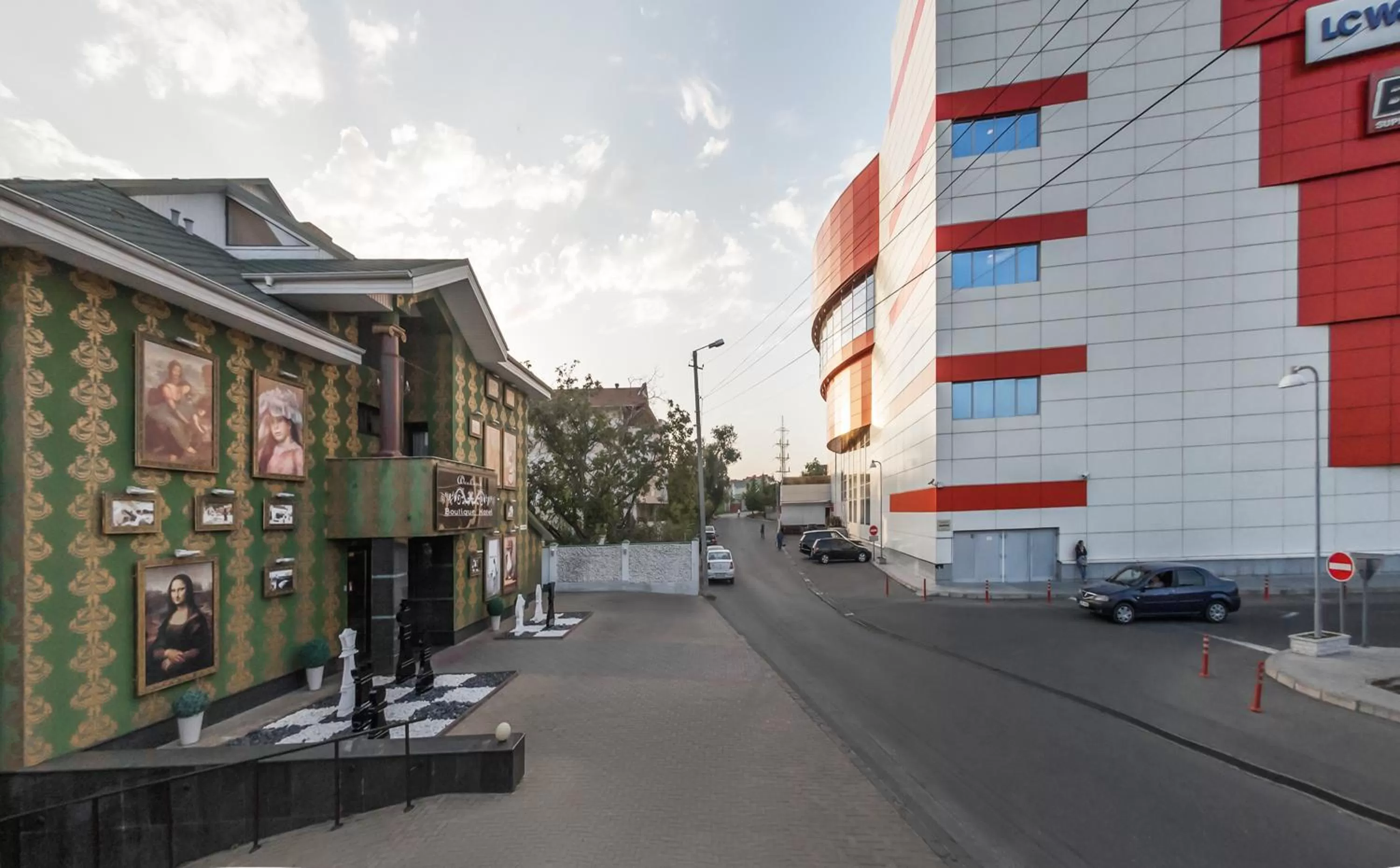 Restaurant/places to eat in Weekend Boutique Hotel