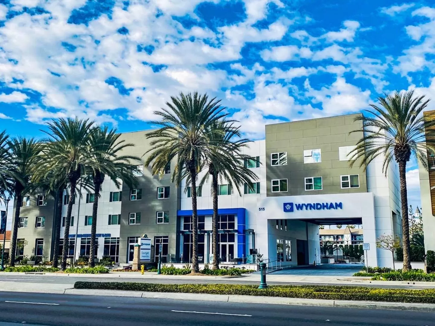 Property building in Wyndham Anaheim