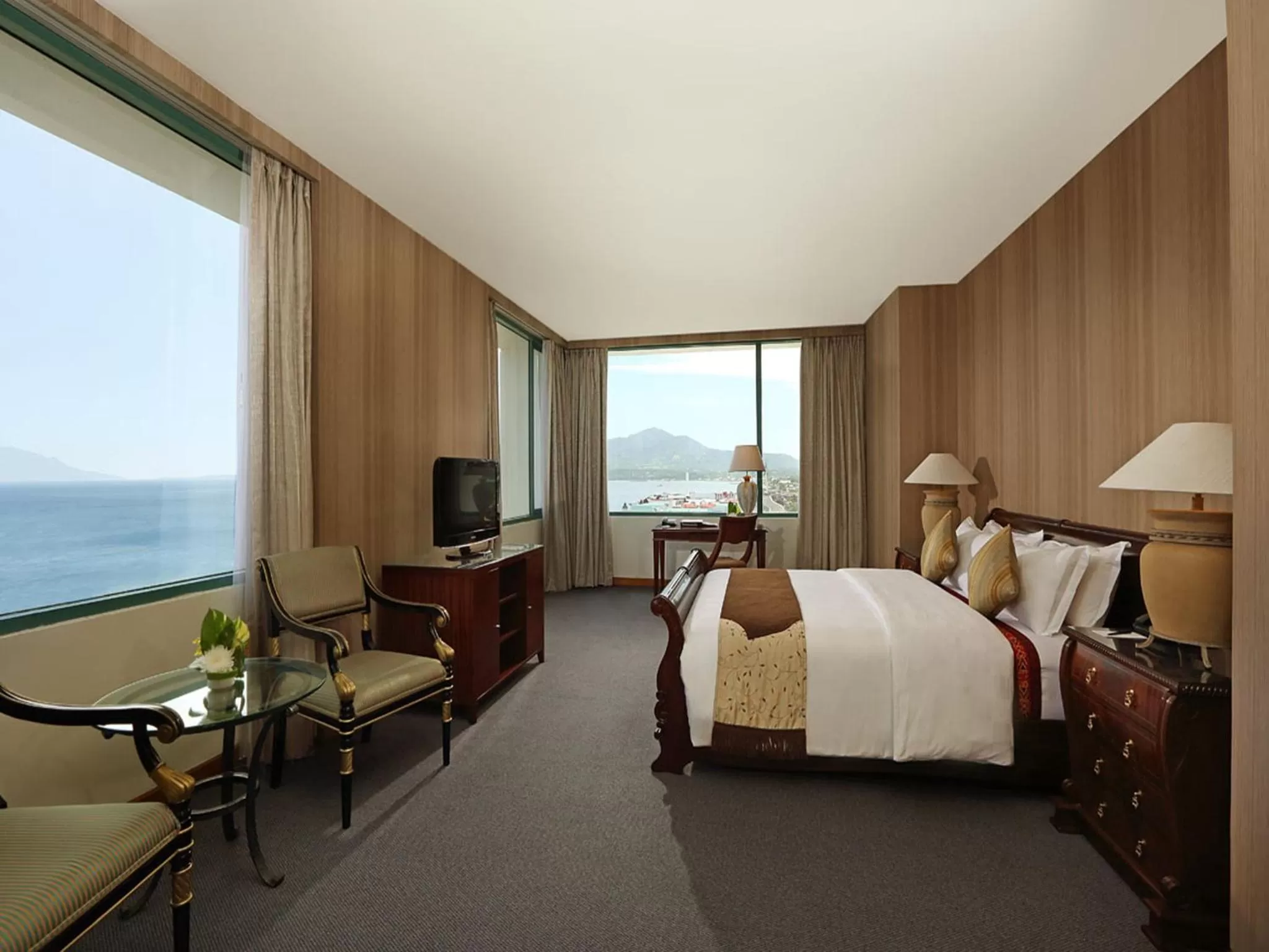 Bedroom, Bed in Aryaduta Manado