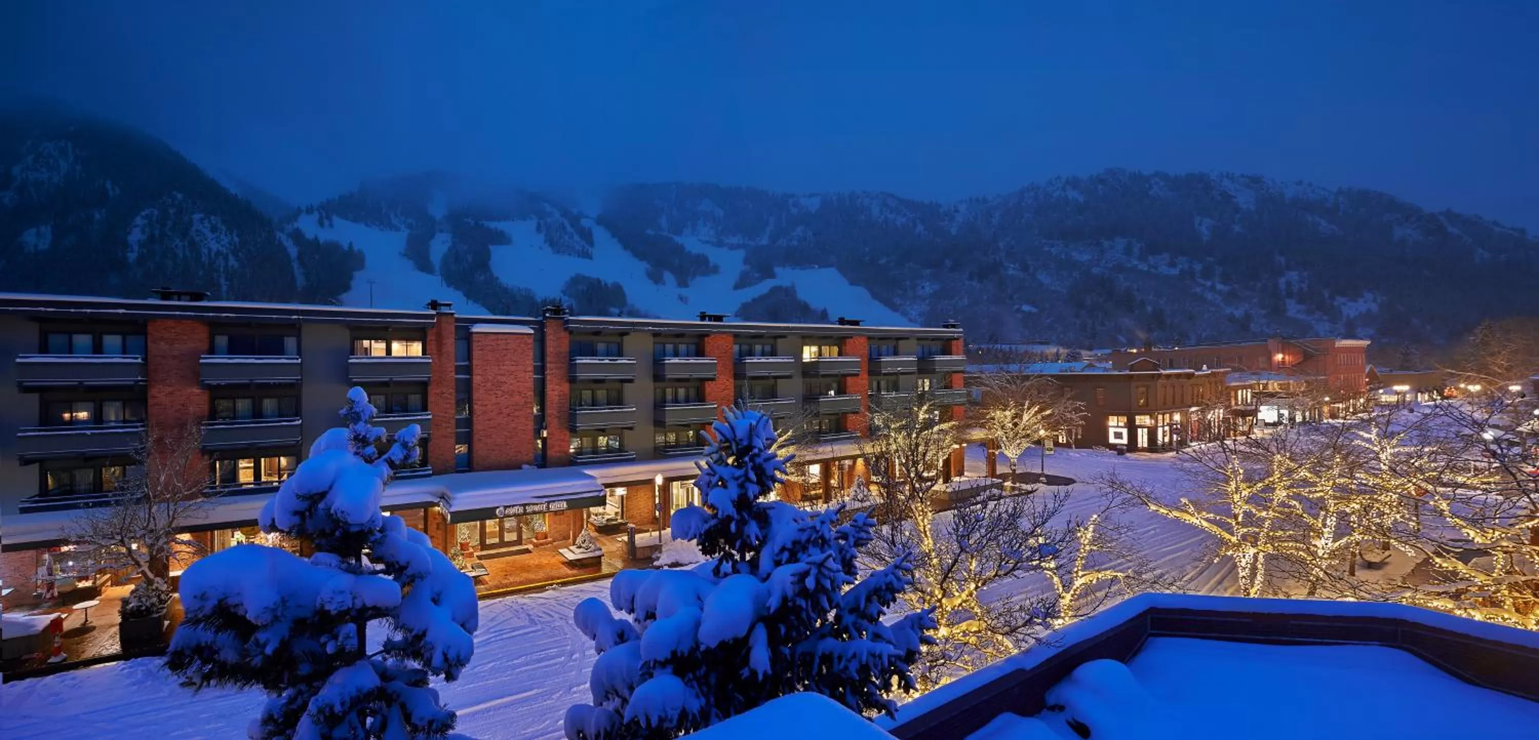 Property building in Aspen Square Condominium Hotel