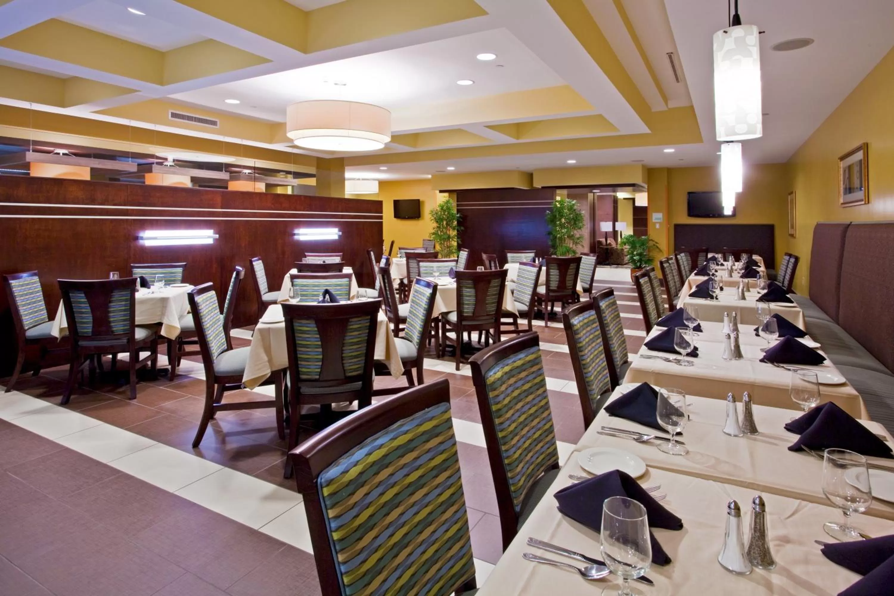 Restaurant/places to eat in Holiday Inn Titusville/Kennedy Space Center by IHG