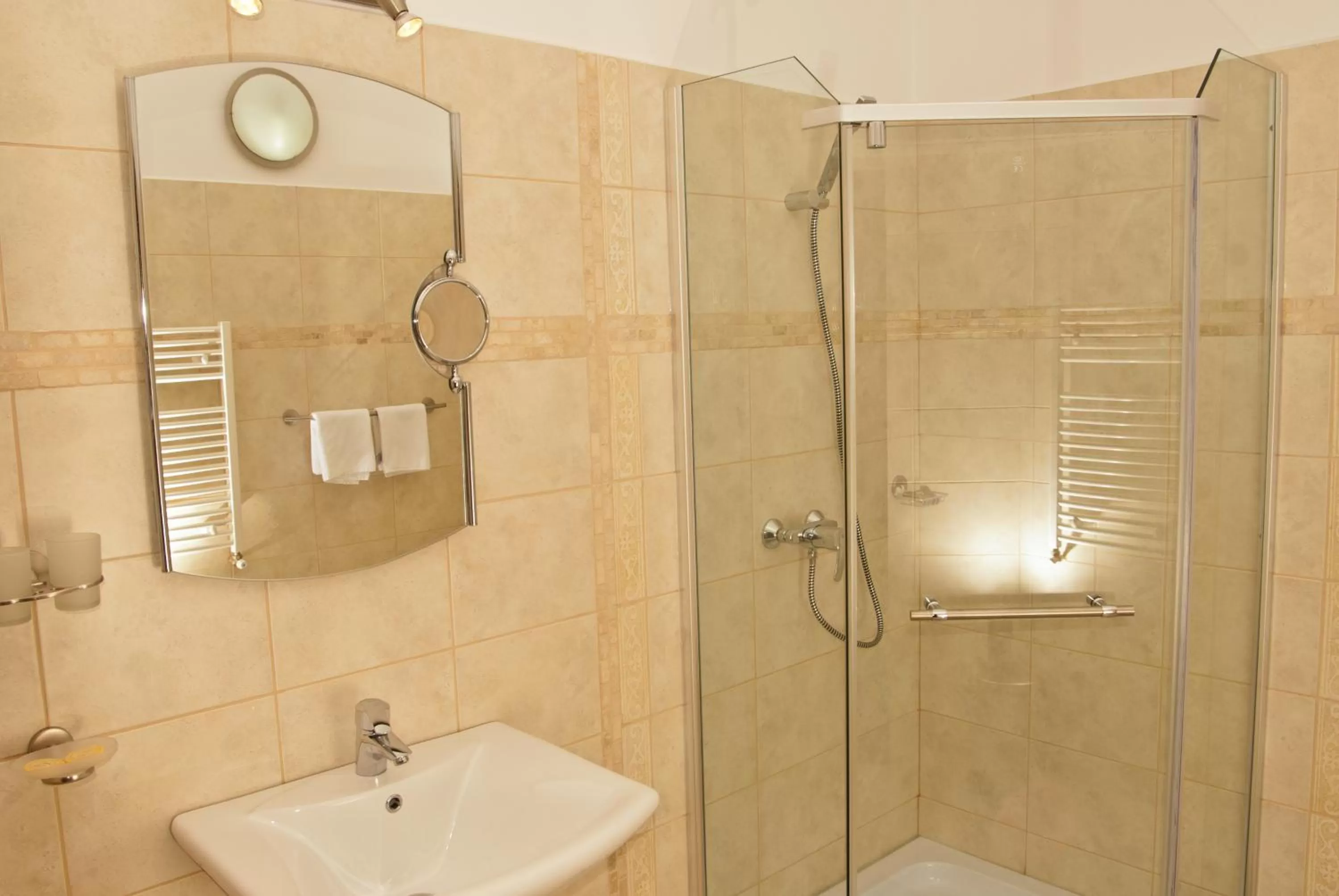 Bathroom in Hotel Belleville