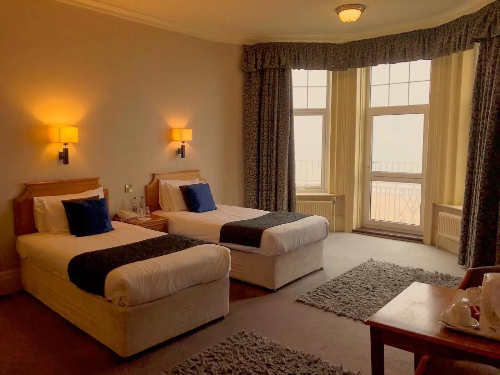 Twin Room with Sea View in Hotel Victoria