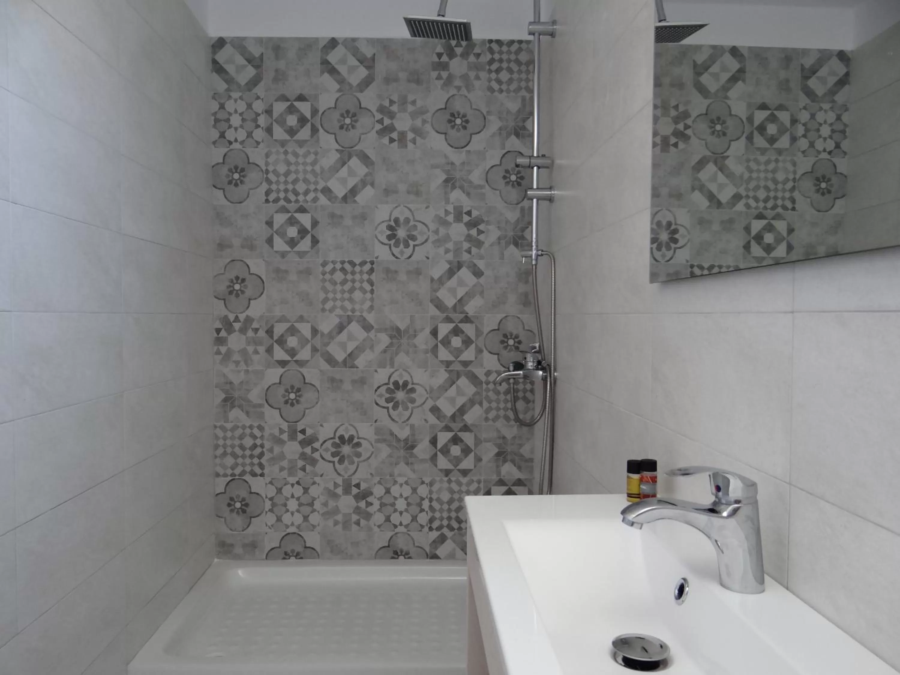 Shower in Apartments Tina FREE transfer from-to the airport