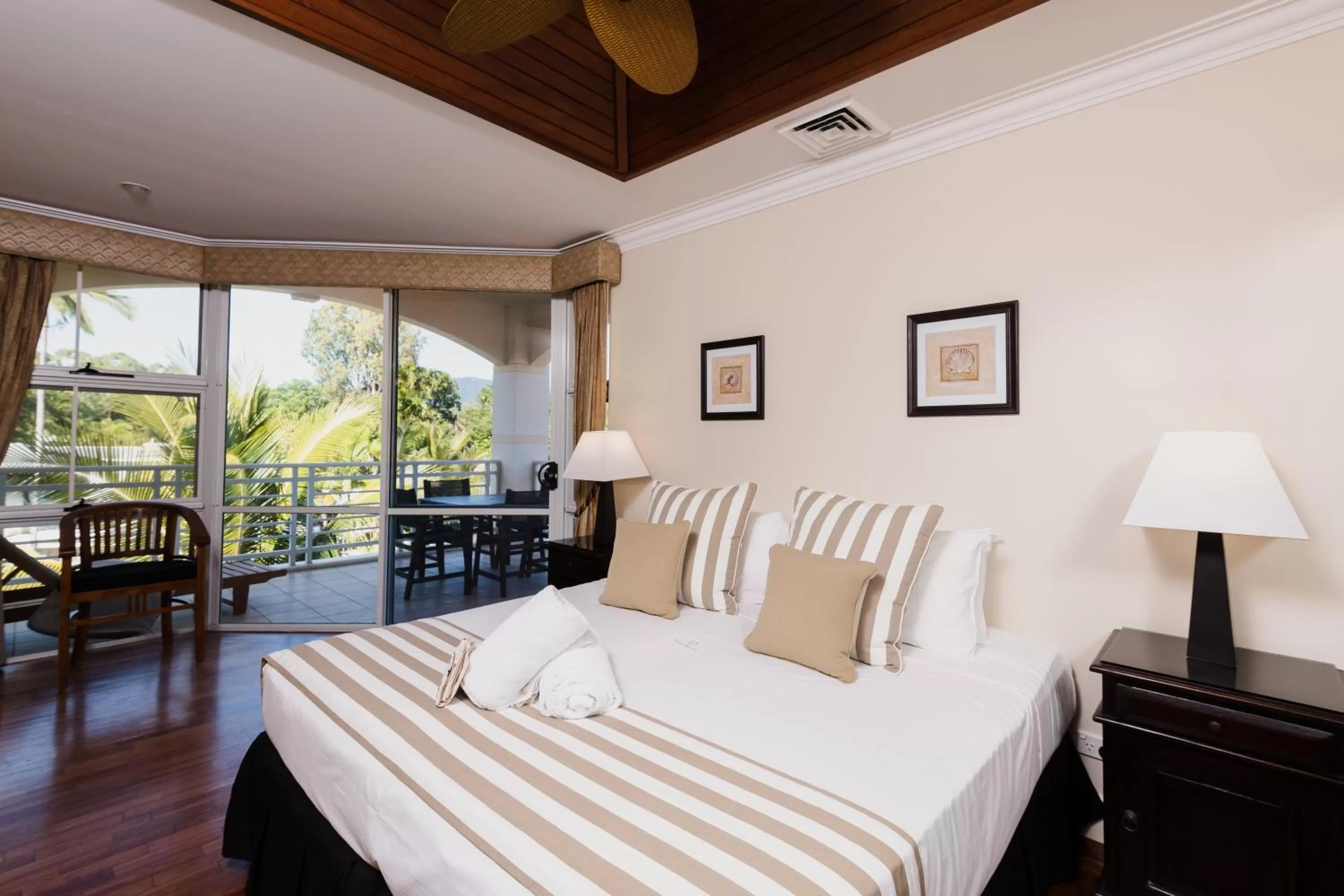 Villa - Beach Front in Villa Beach Palm Cove