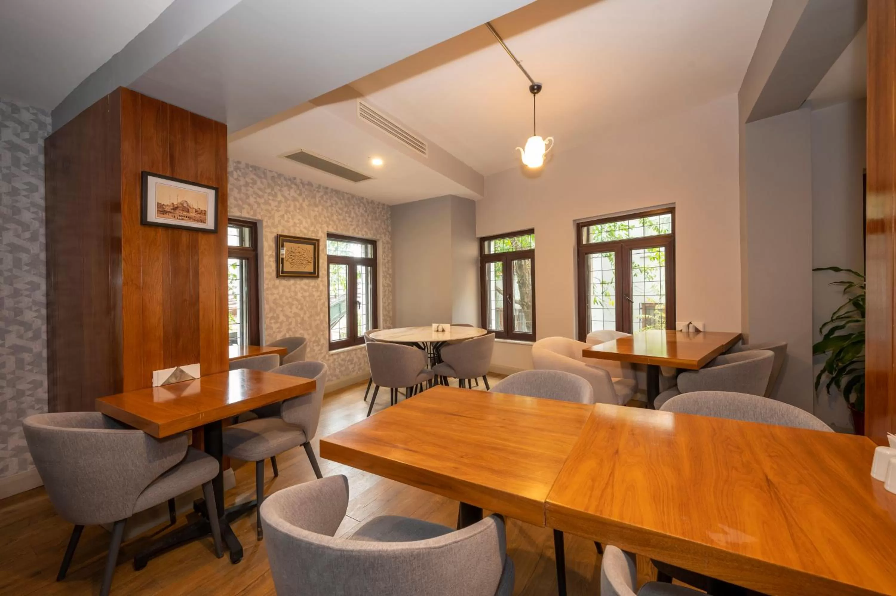 Restaurant/places to eat in Juno Hotel Taksim