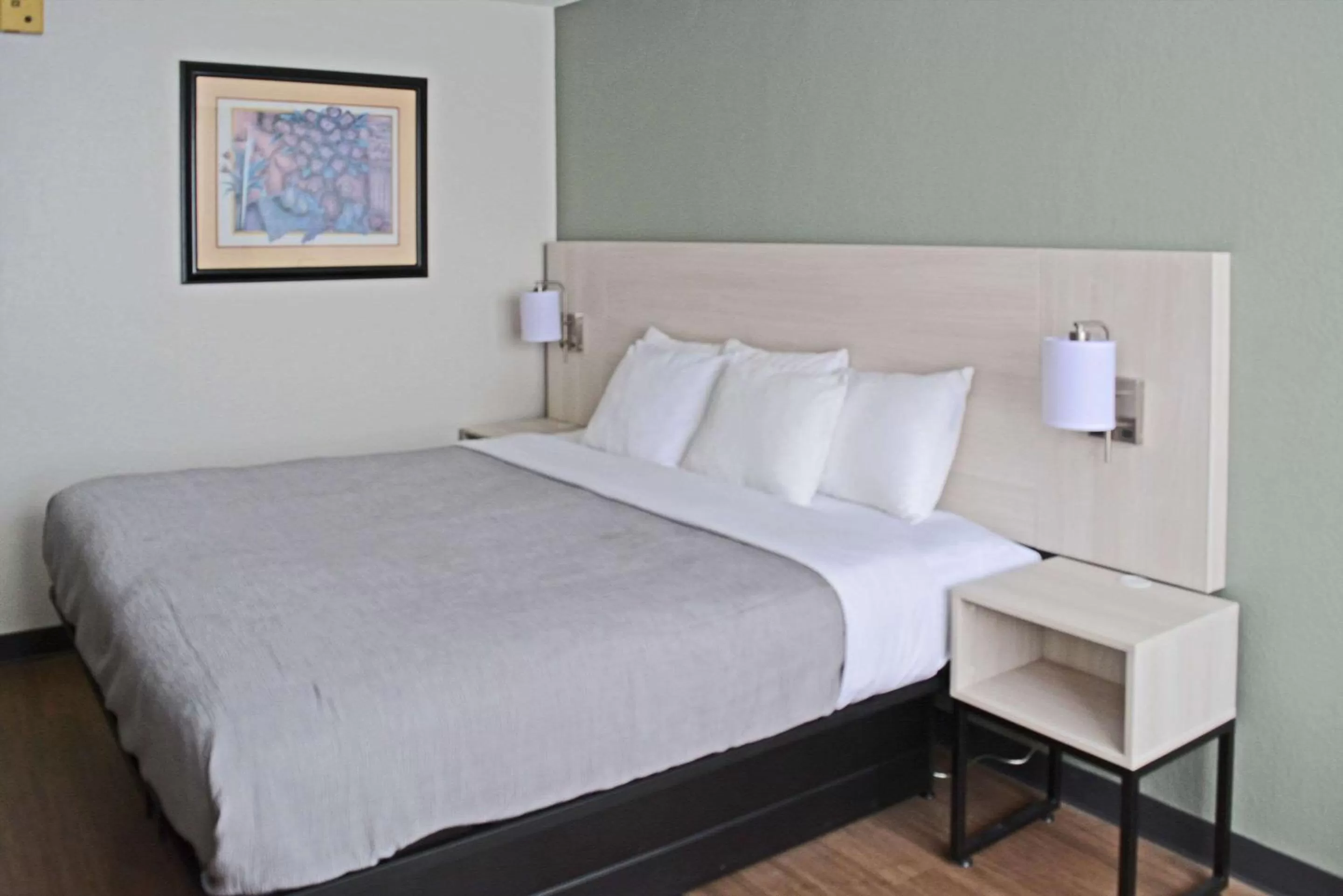 Bedroom, Bed in Quality Inn & Suites East Syracuse - Carrier Circle