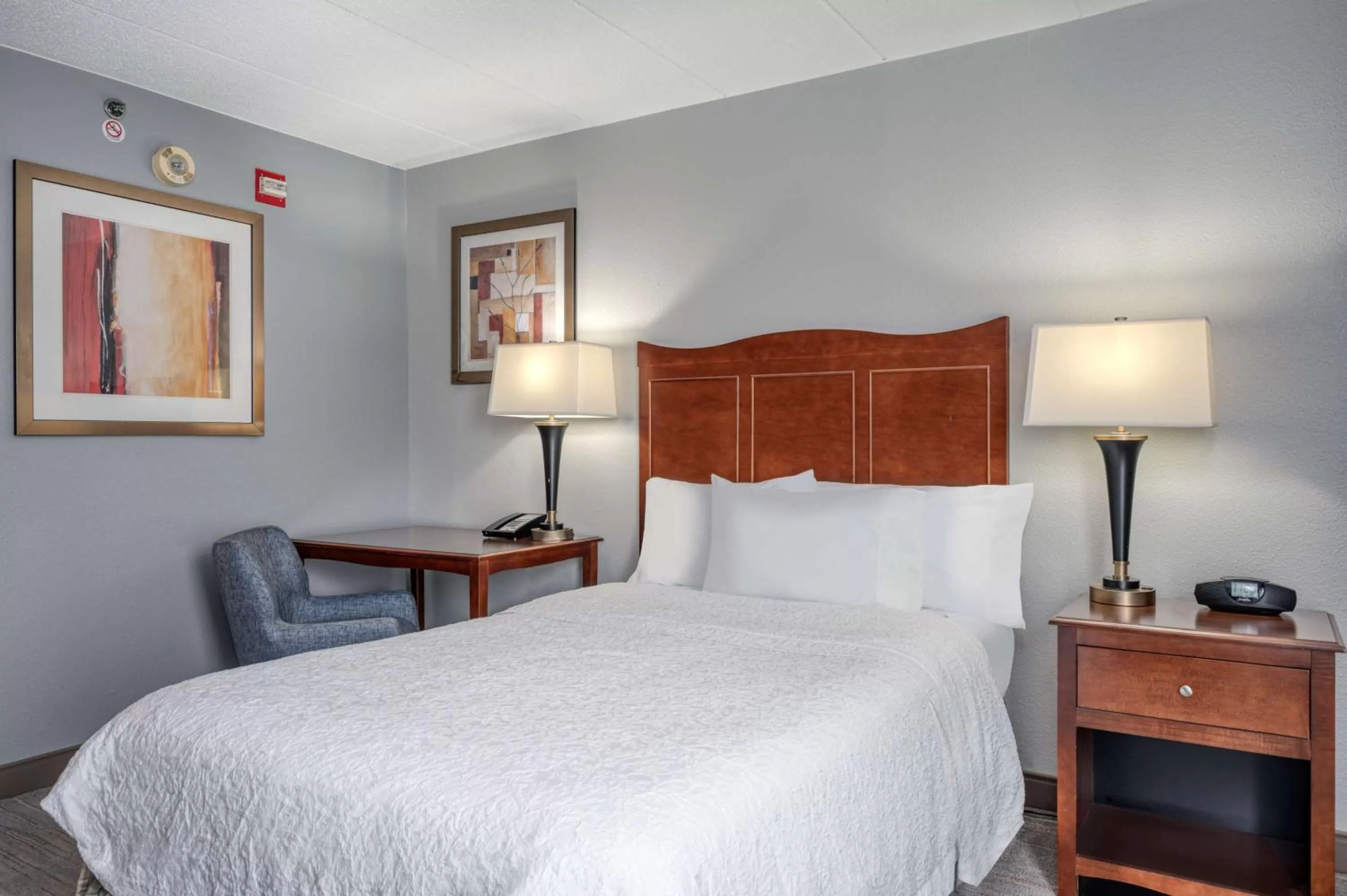 Bedroom, Bed in Hampton Inn Baltimore/White Marsh