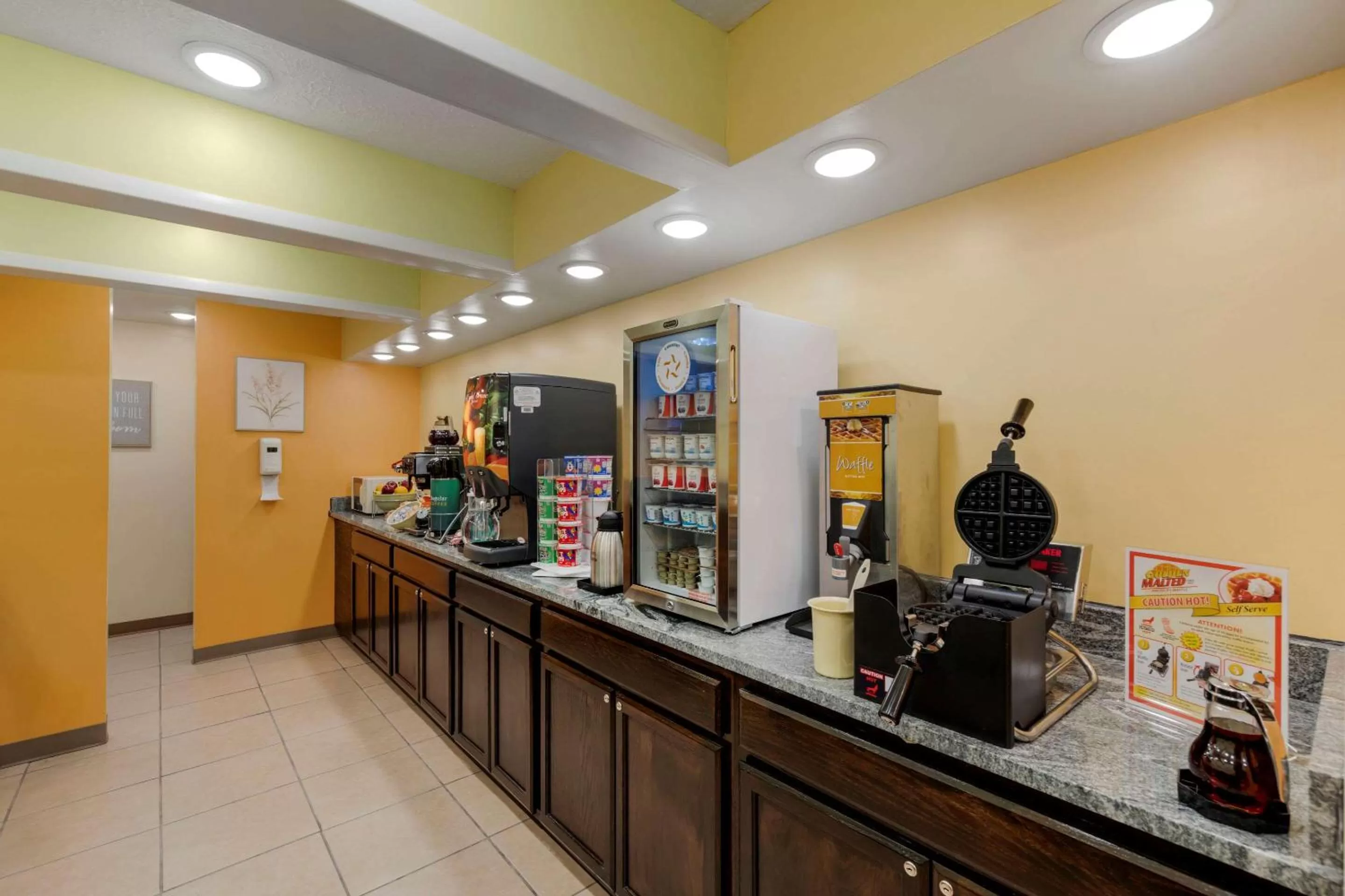 Breakfast in Quality Inn Hamilton