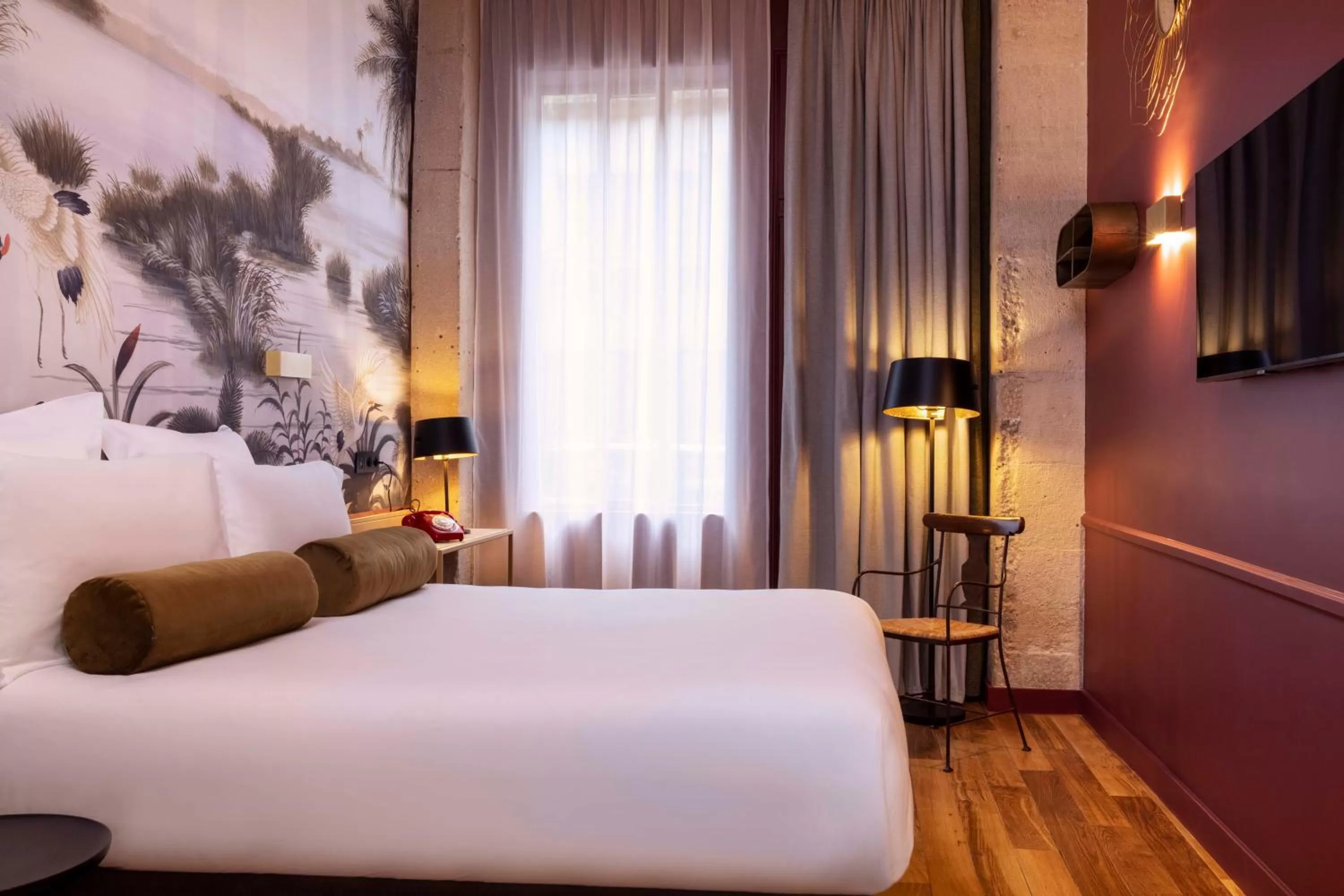 Bedroom, Bed in Les Jardins Du Luxembourg