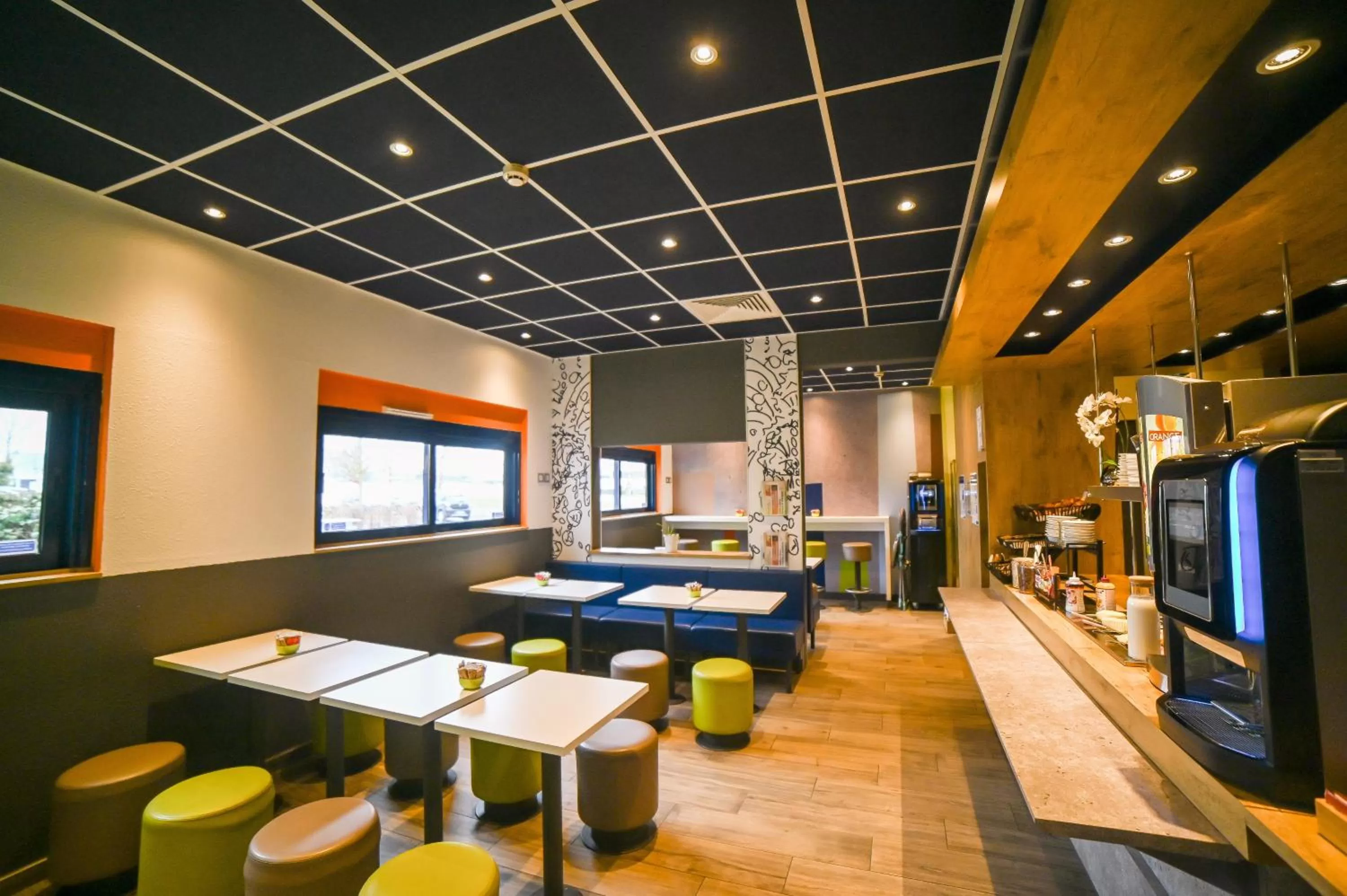 Buffet breakfast in ibis budget Site du Futuroscope