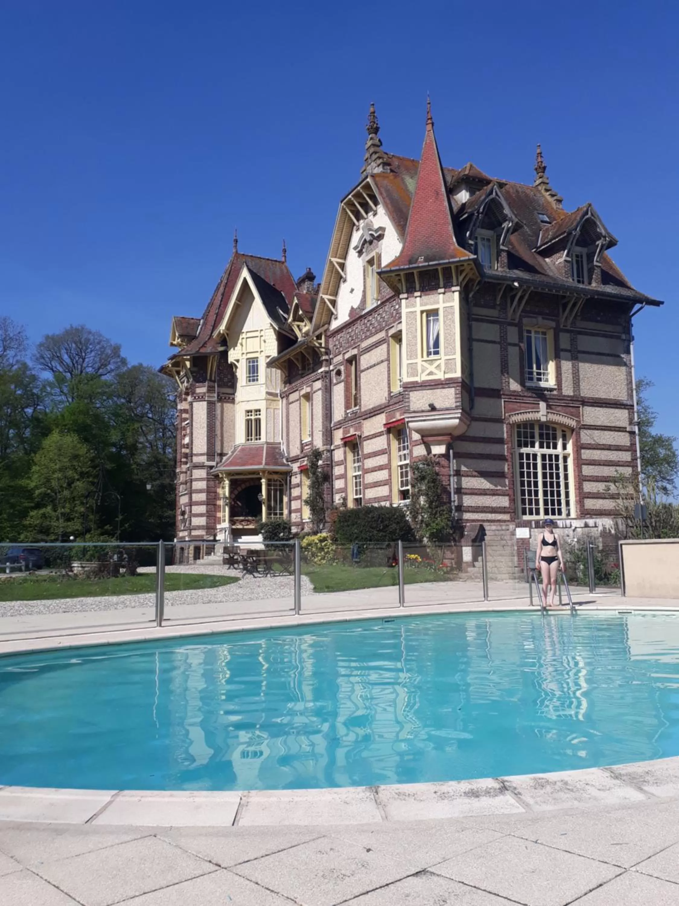 Swimming pool in Château de la Râpée Hôtel restaurant