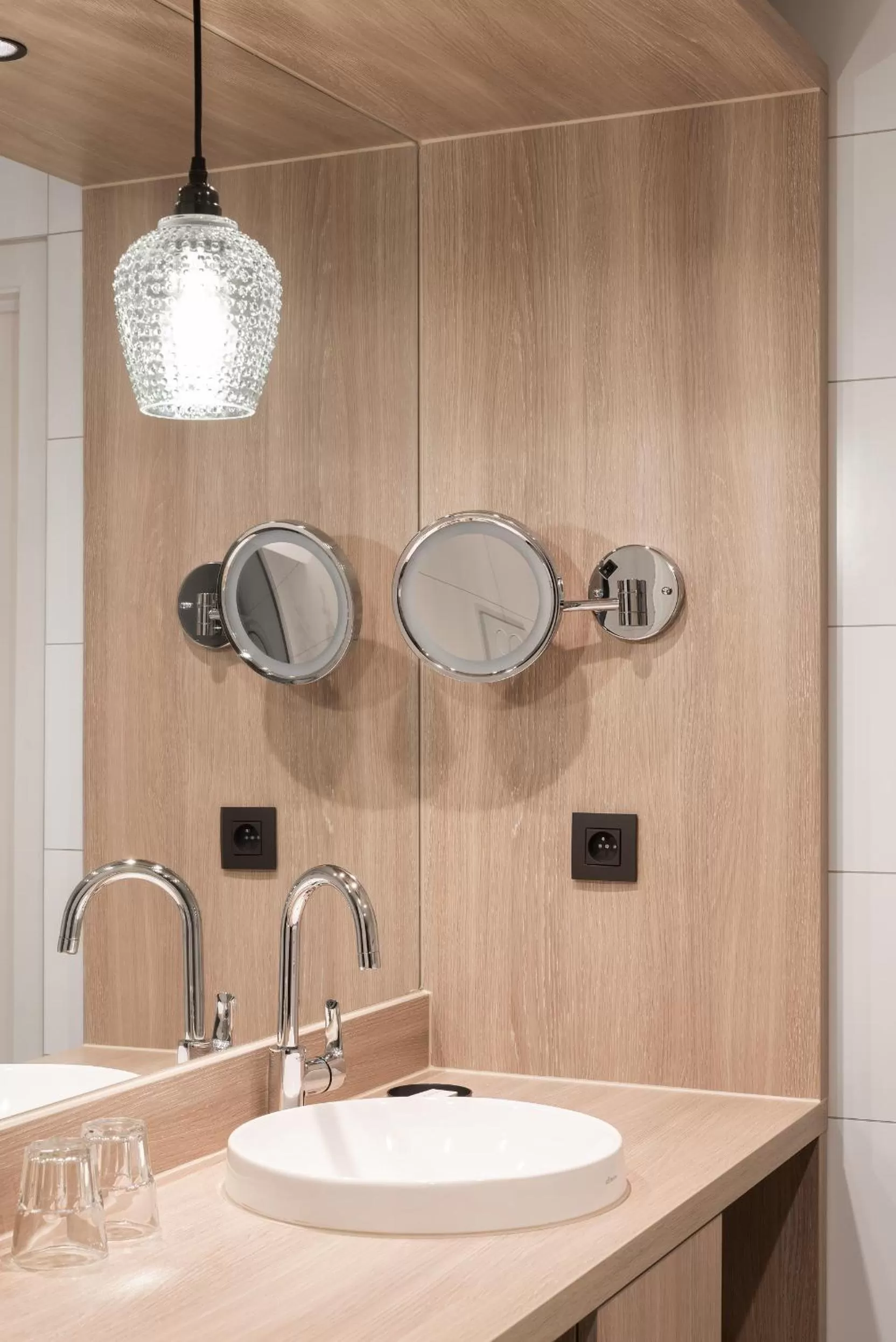 Bathroom in Ariane Hotel