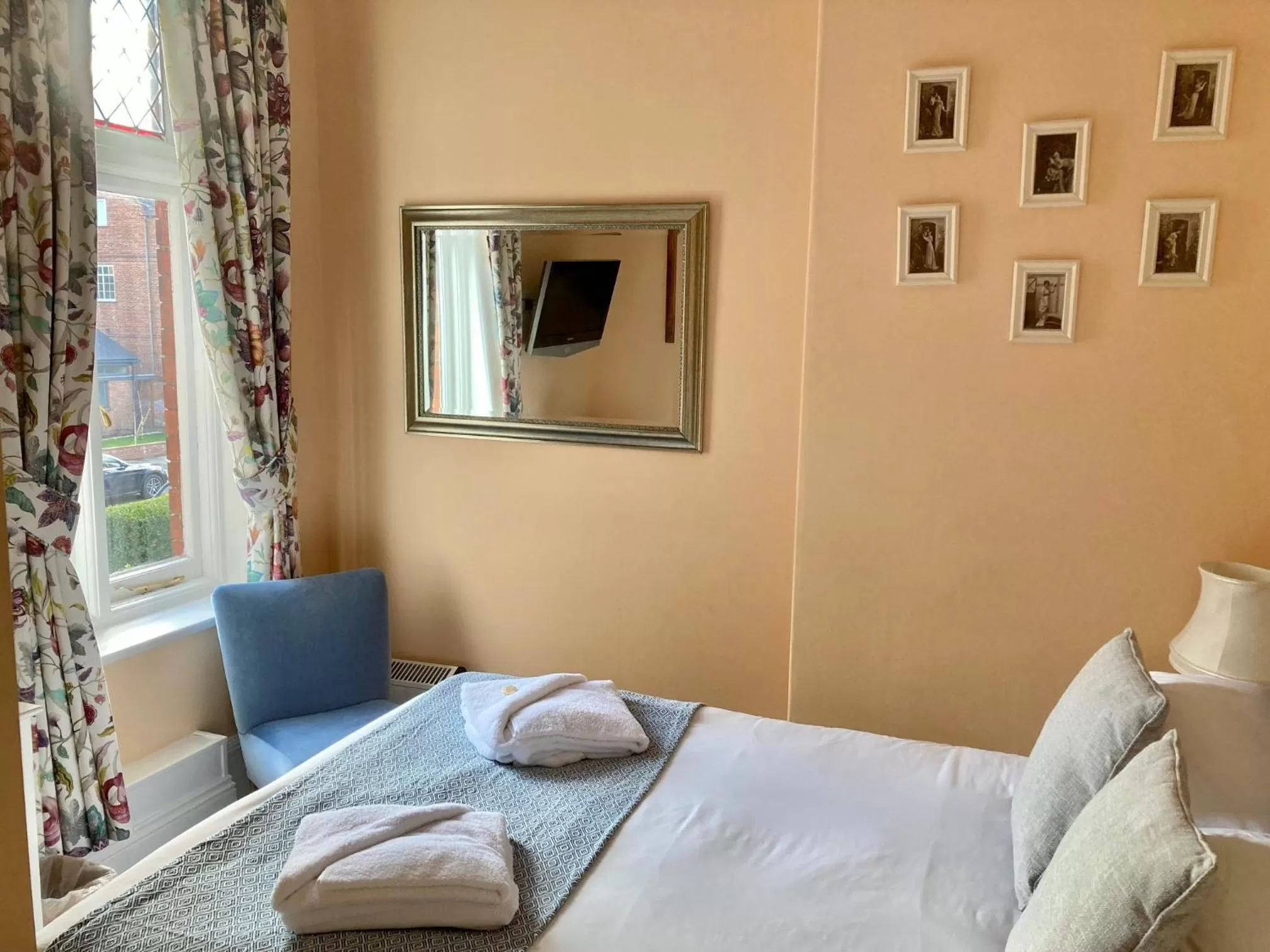 Bedroom, Bed in St George's Guest House