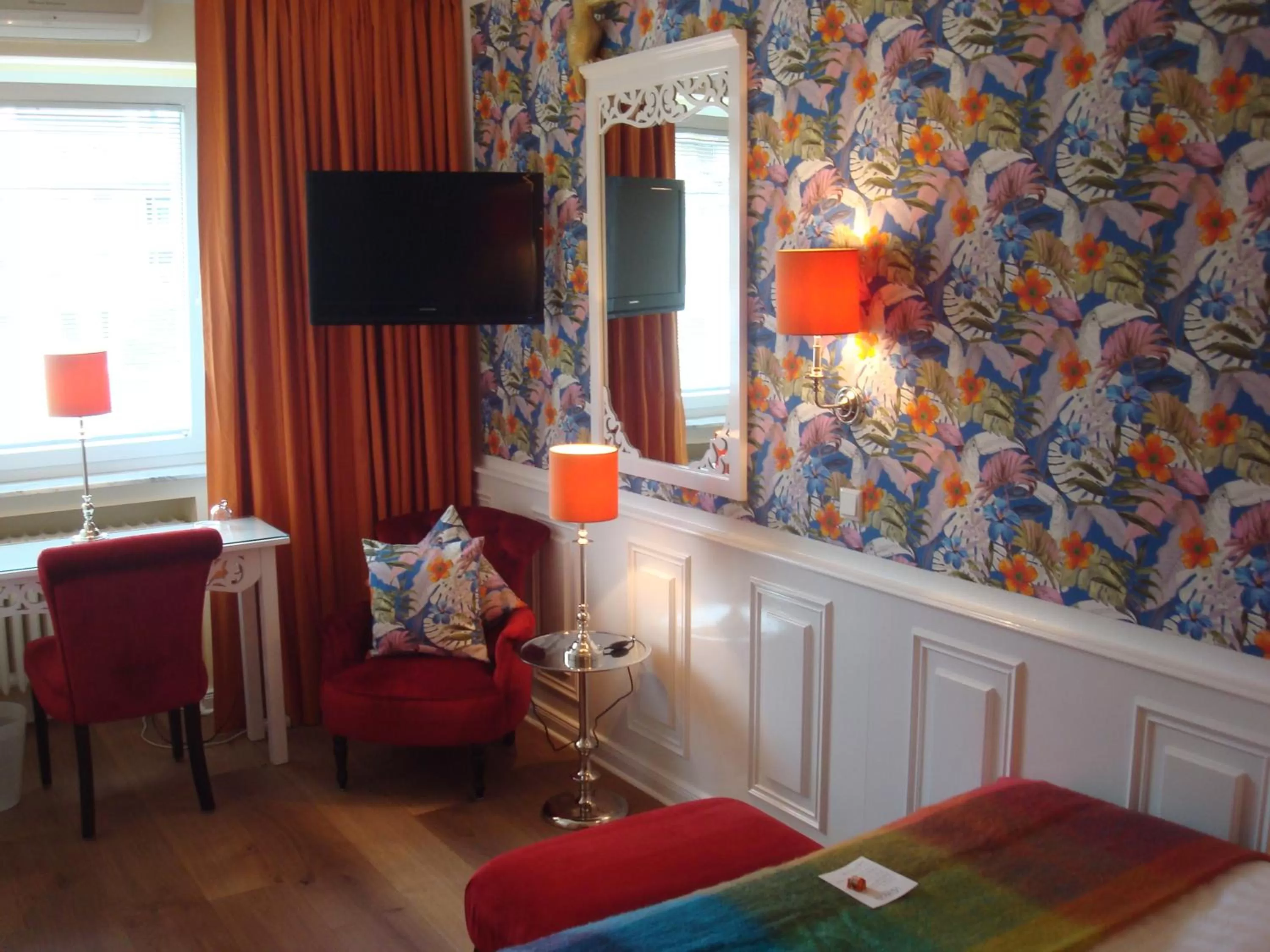 Photo of the whole room, Bed in Hotel Sir & Lady Astor