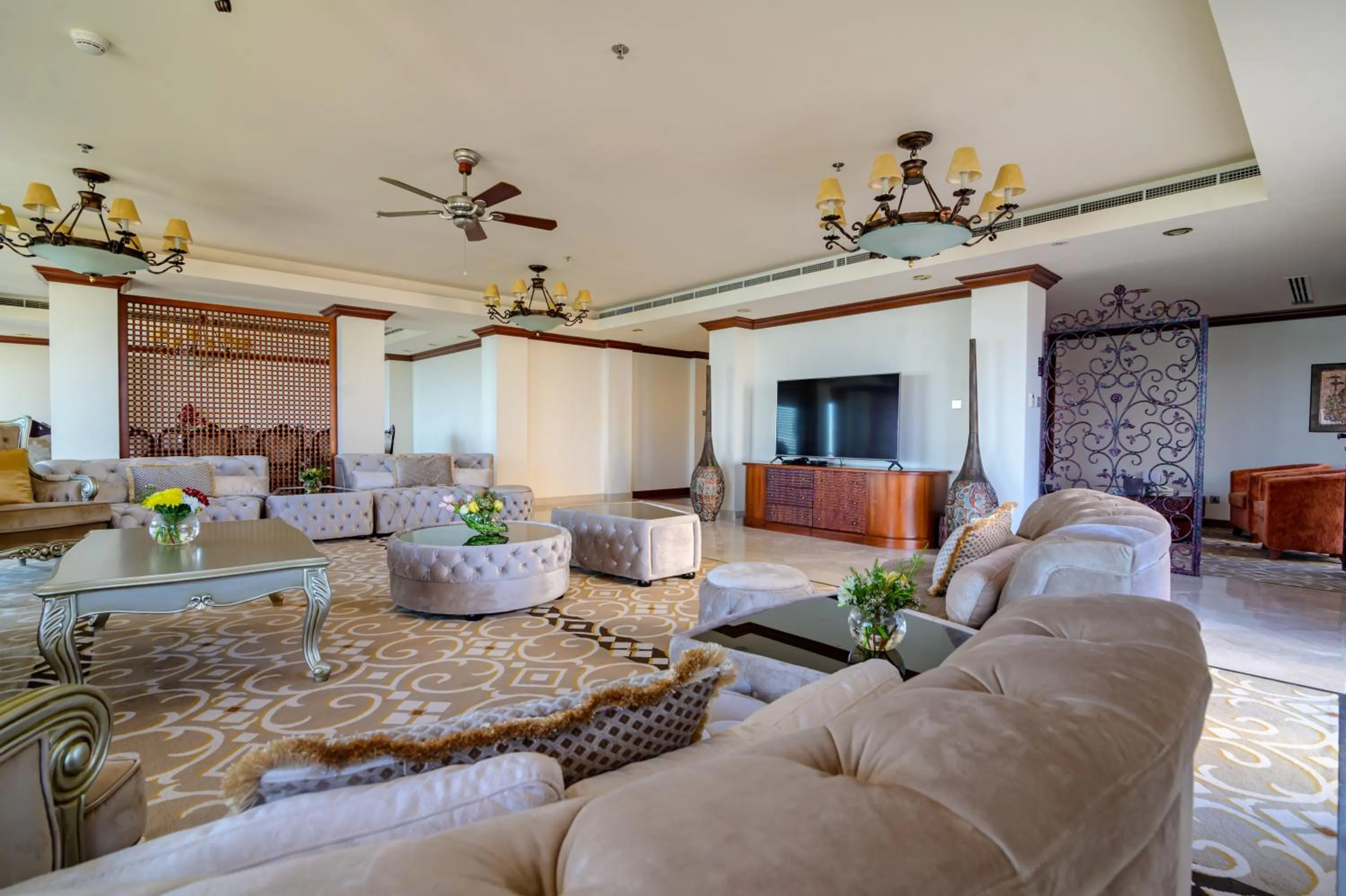 Living room in Danat Jebel Dhanna Resort