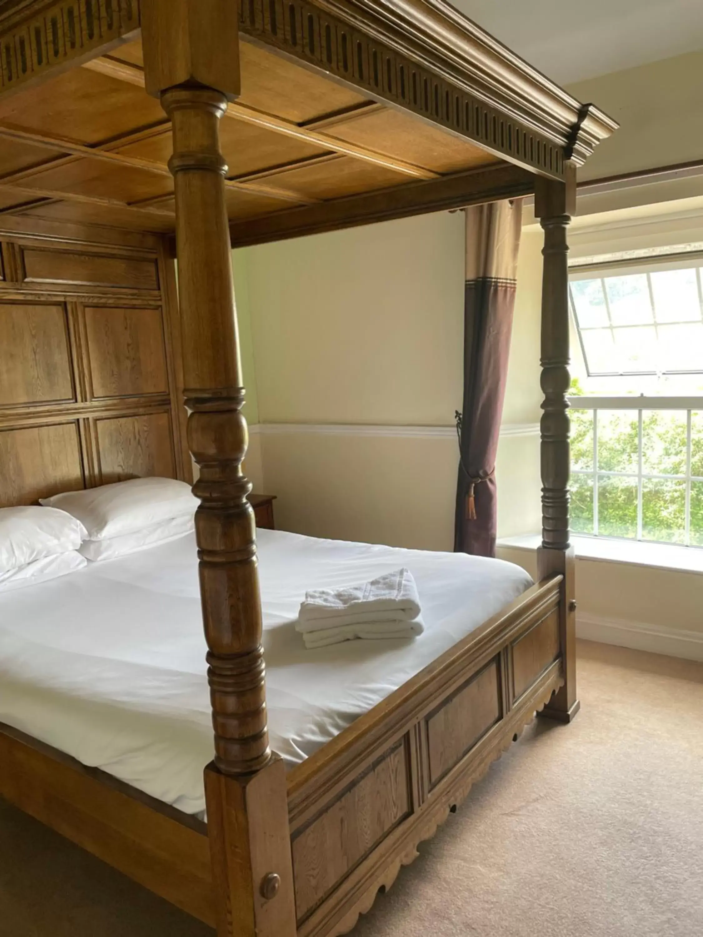Double Room with Four Poster Bed in Inn On The Wye Double Room with Four Poster Bed in Inn On The Wye