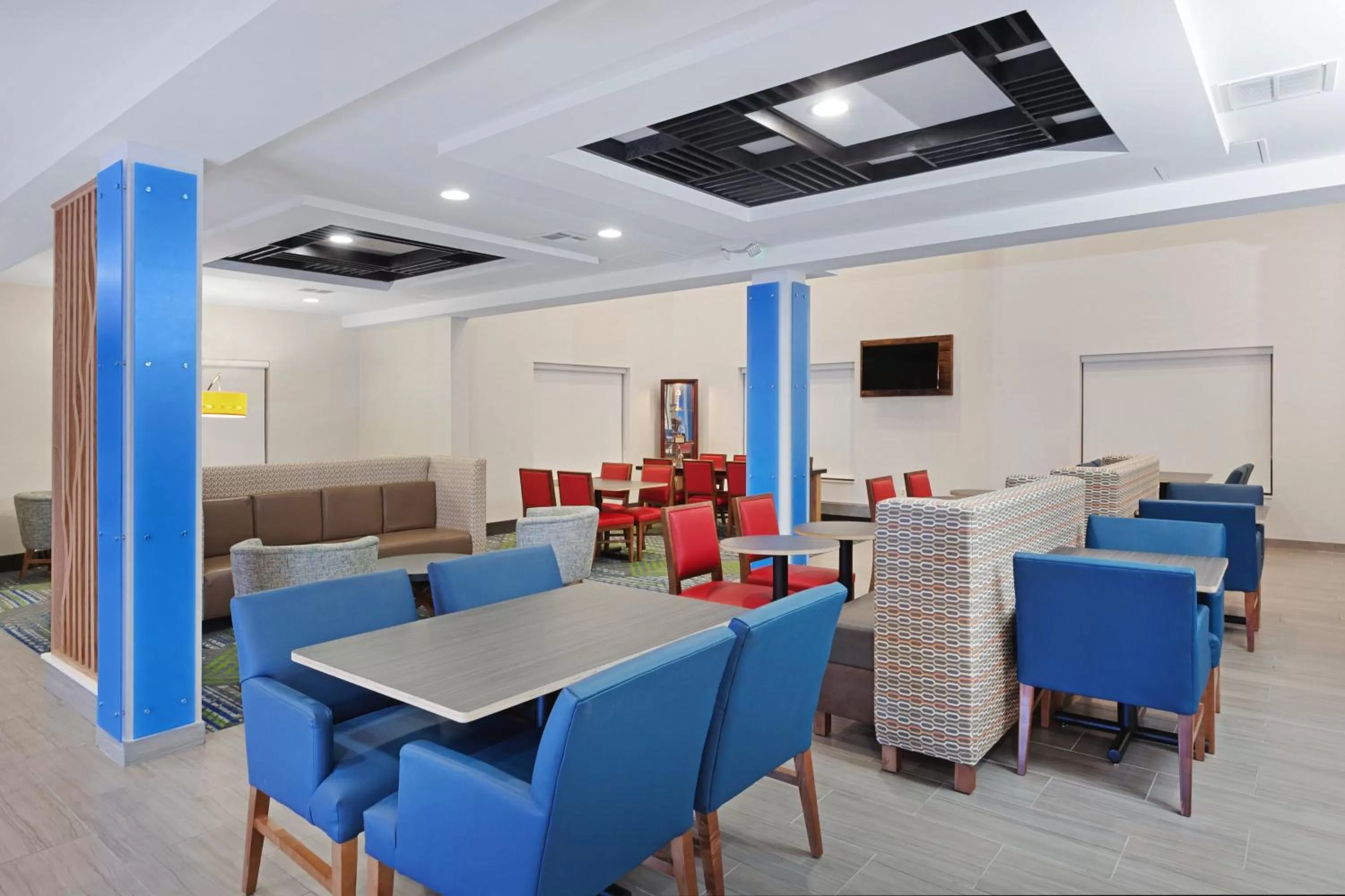 Property building in Holiday Inn Express & Suites Culpeper by IHG