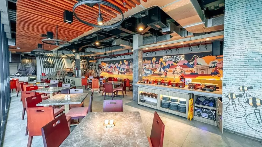 Restaurant/places to eat in Malyabhara Hotel