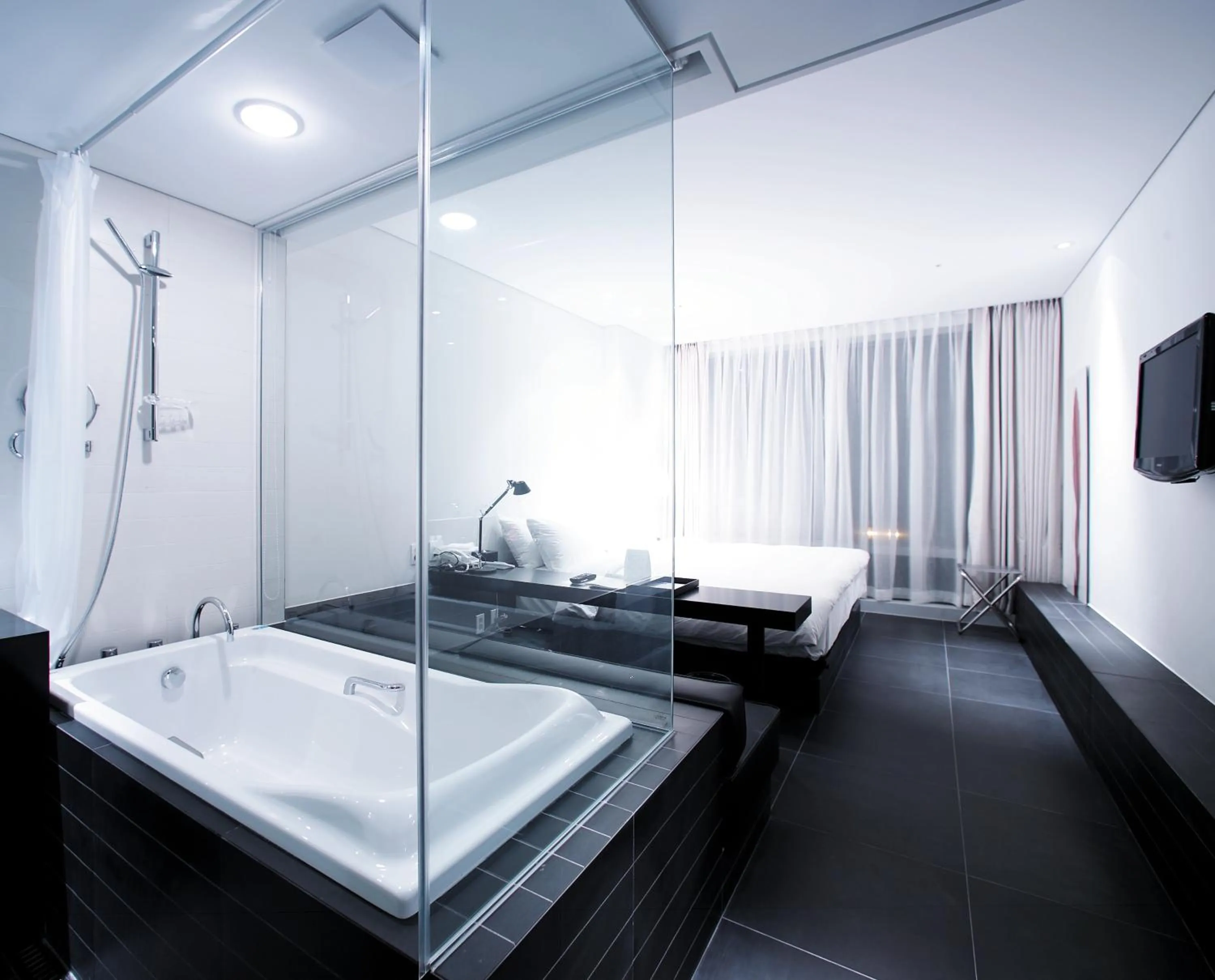 Bathroom, Bed in Grand Mercure Ambassador Changwon
