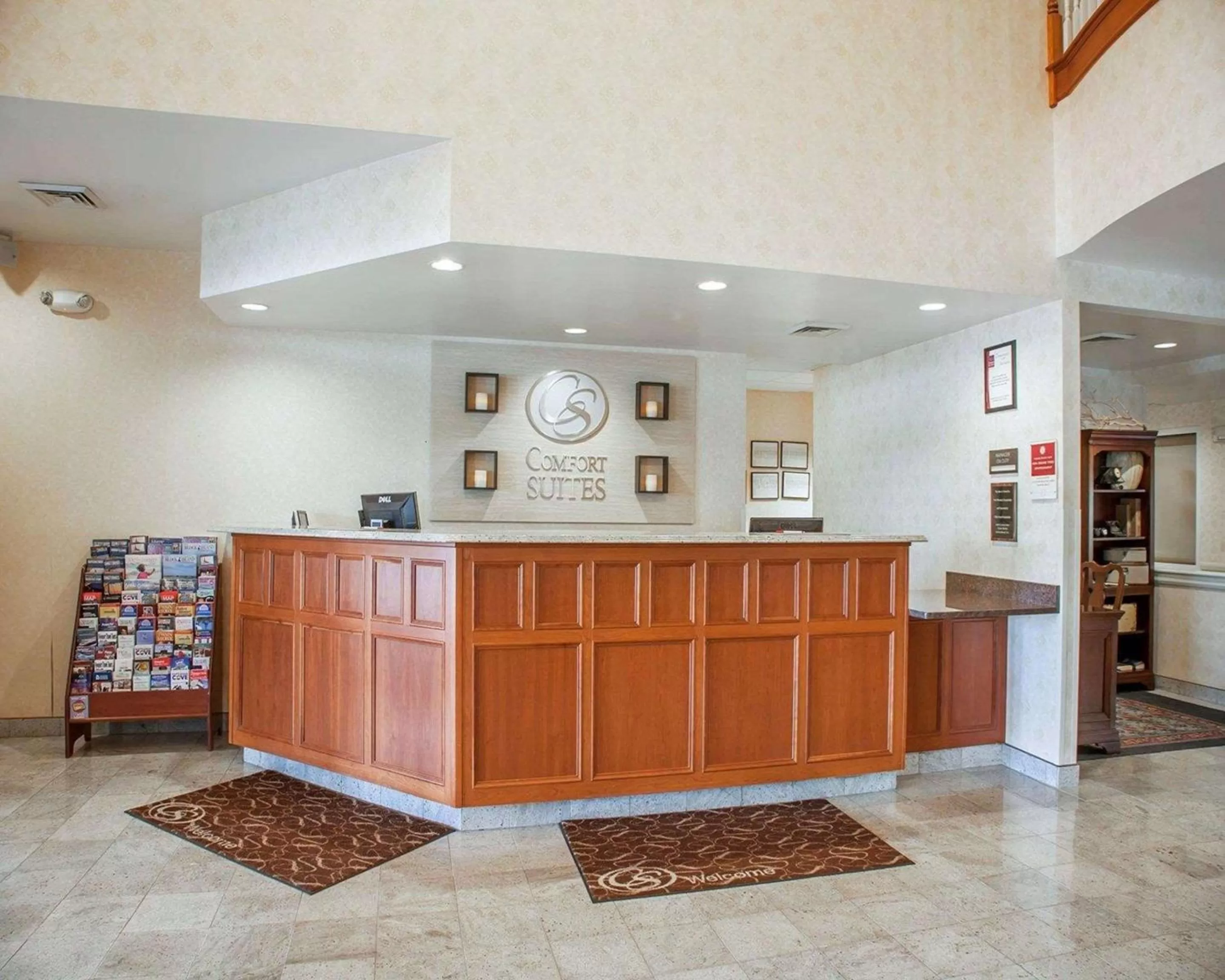 Lobby or reception in Comfort Suites West Warwick - Providence