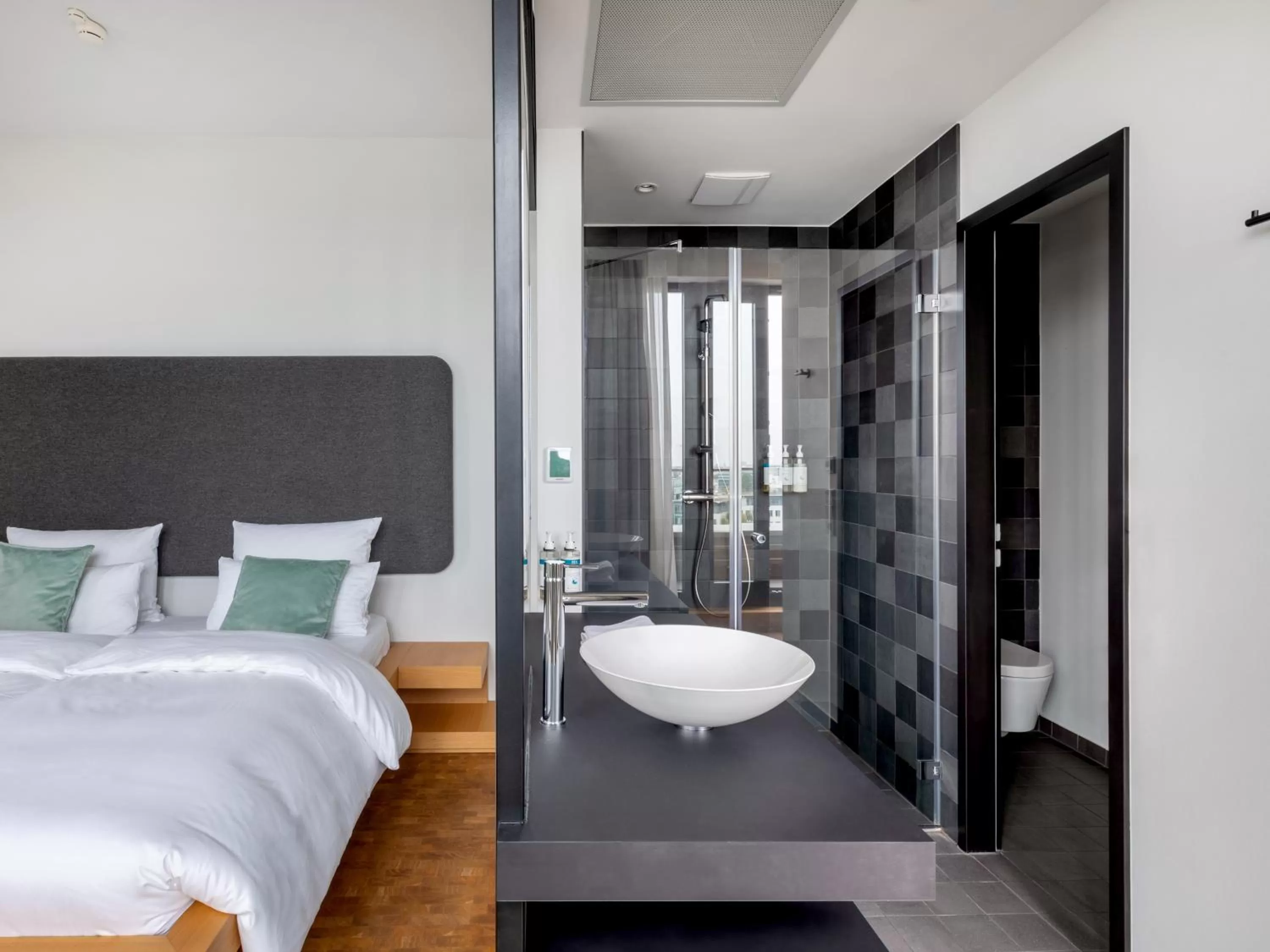 Deluxe Suite with Balcony in numa l Drift Rooms & Apartments