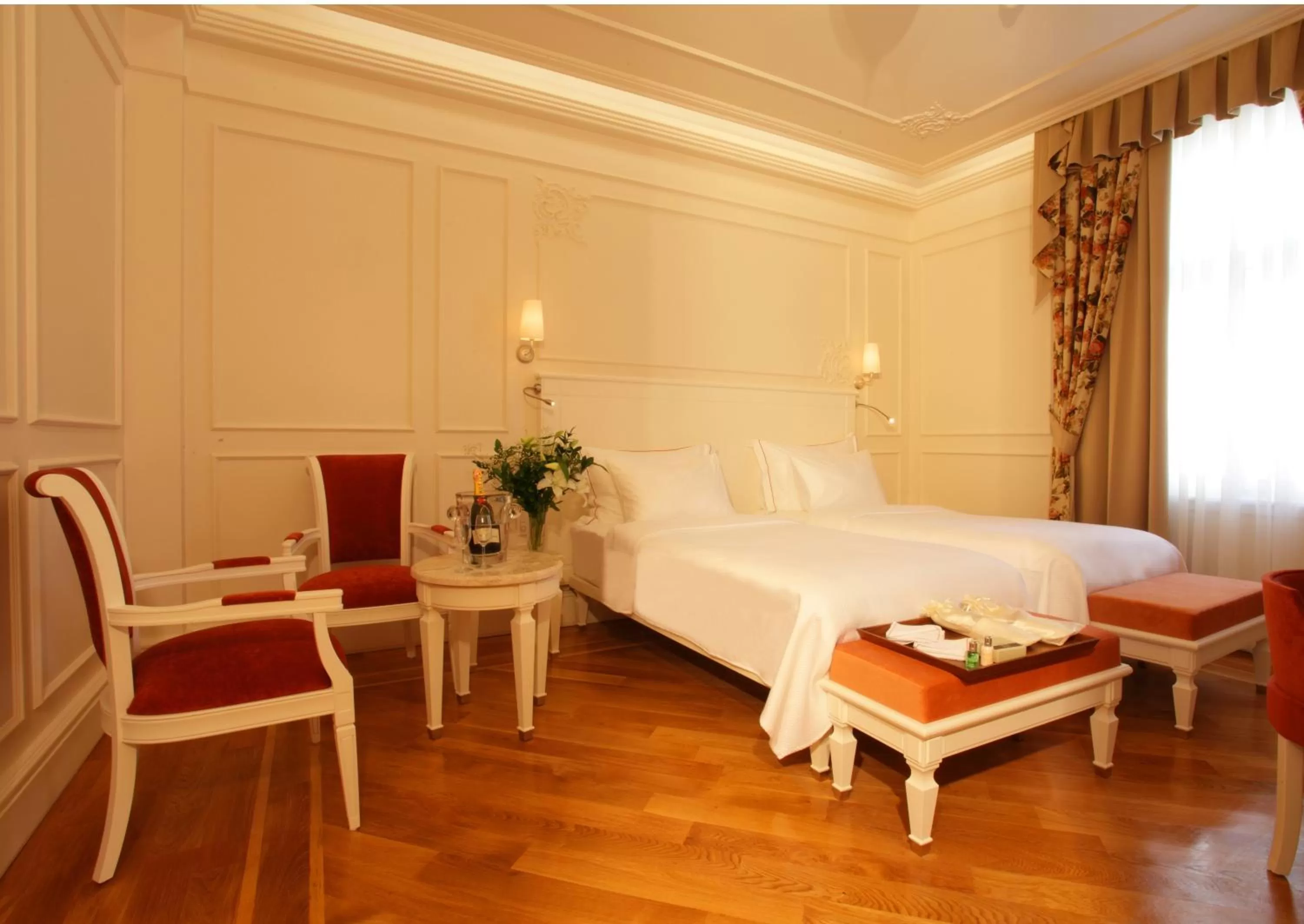 Photo of the whole room, Bed in Corinne Art & Boutique Hotel