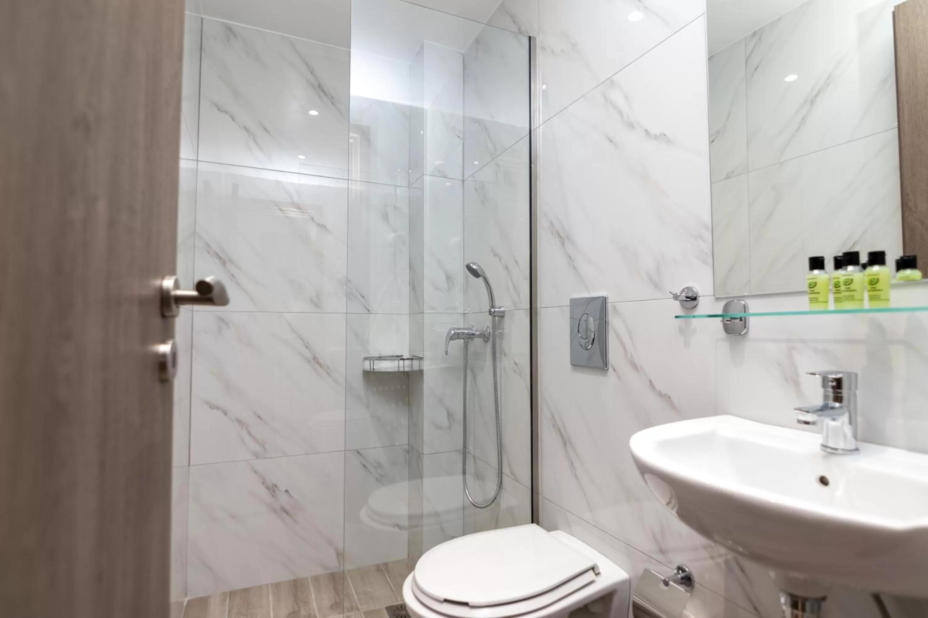 Bathroom in New Amaryllis Hotel