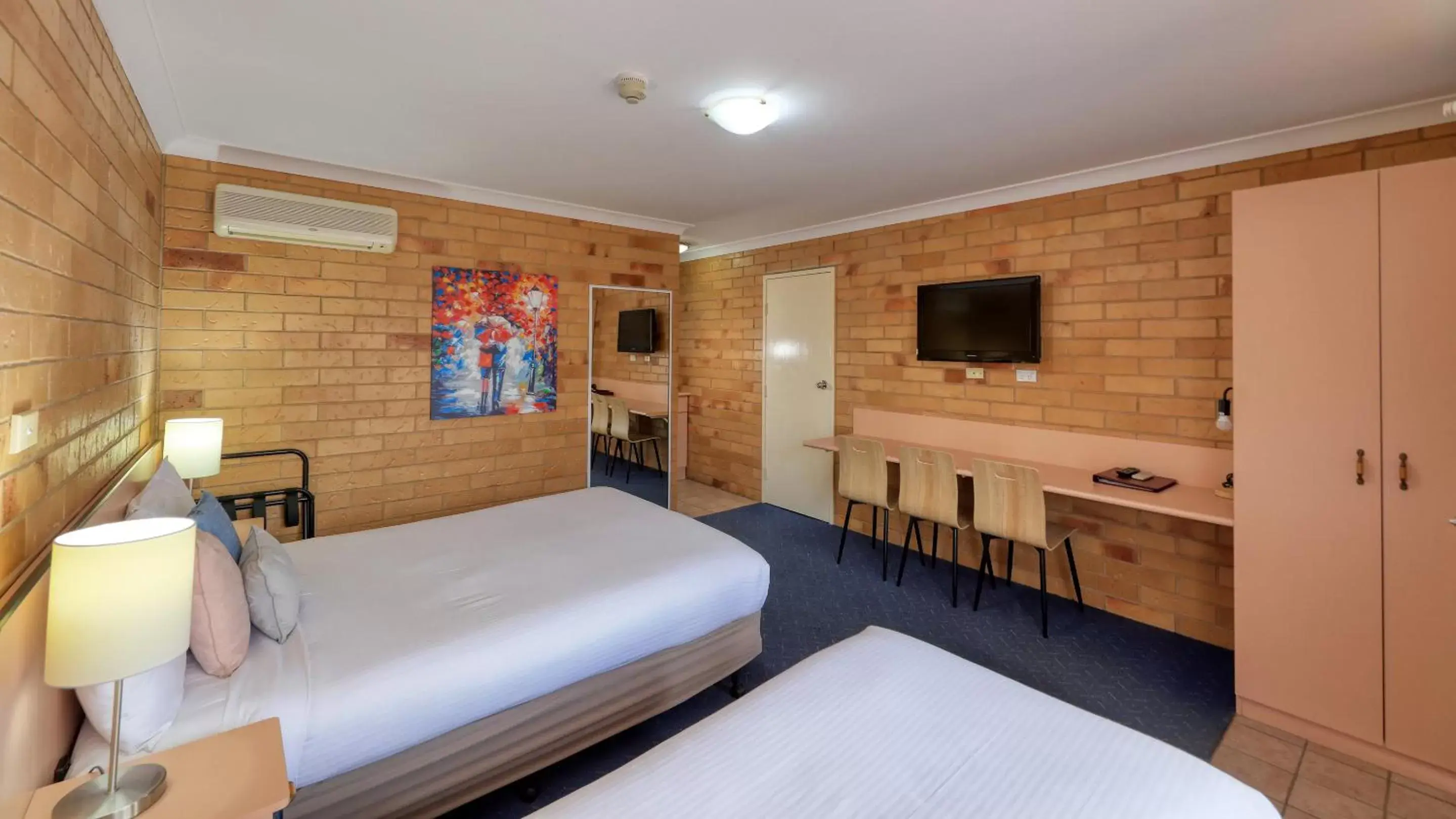 Standard Twin Room in North Parkes Motel Standard Twin Room in North Parkes Motel