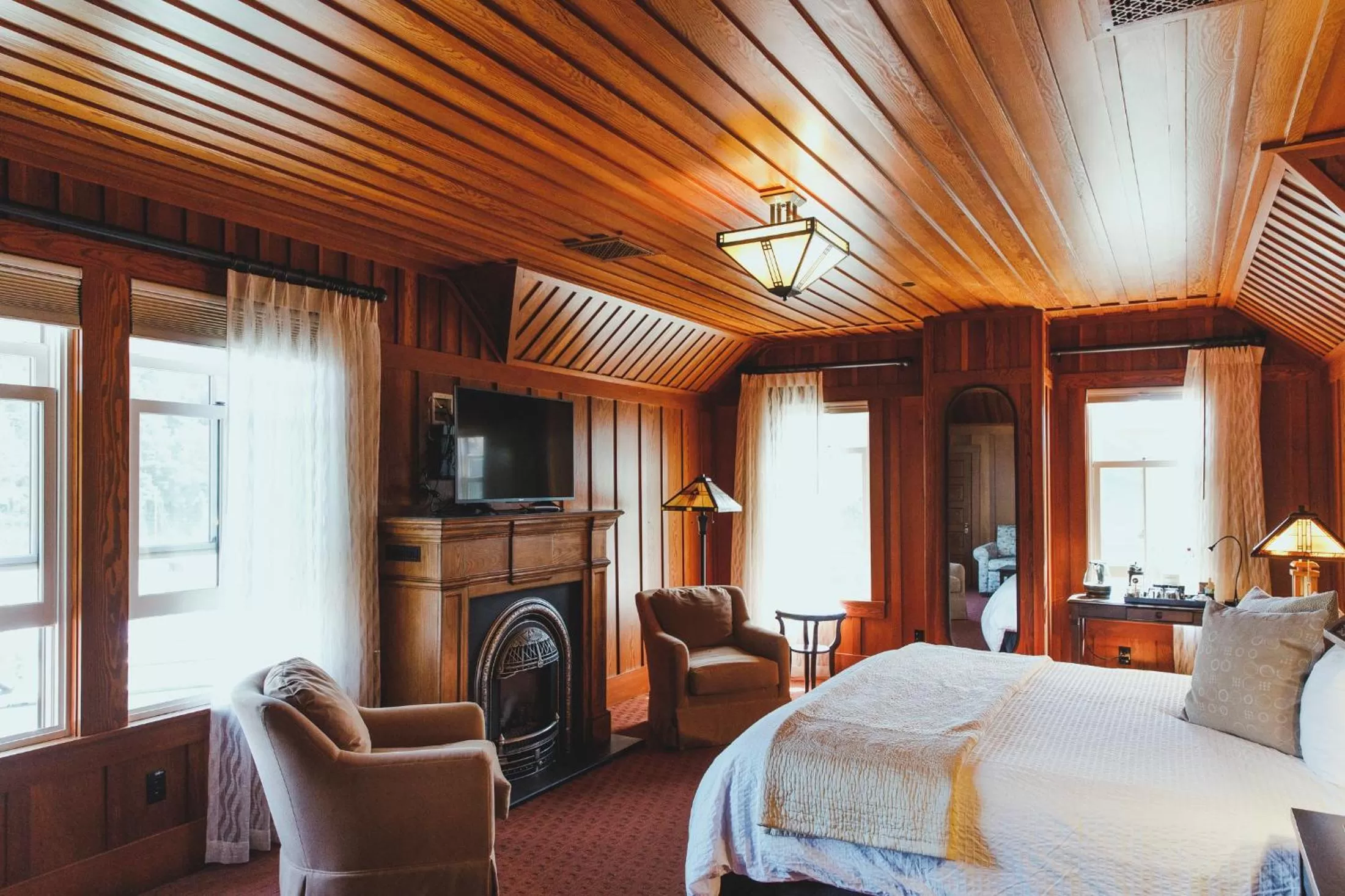 Photo of the whole room, Bed in Noyo Harbor Inn