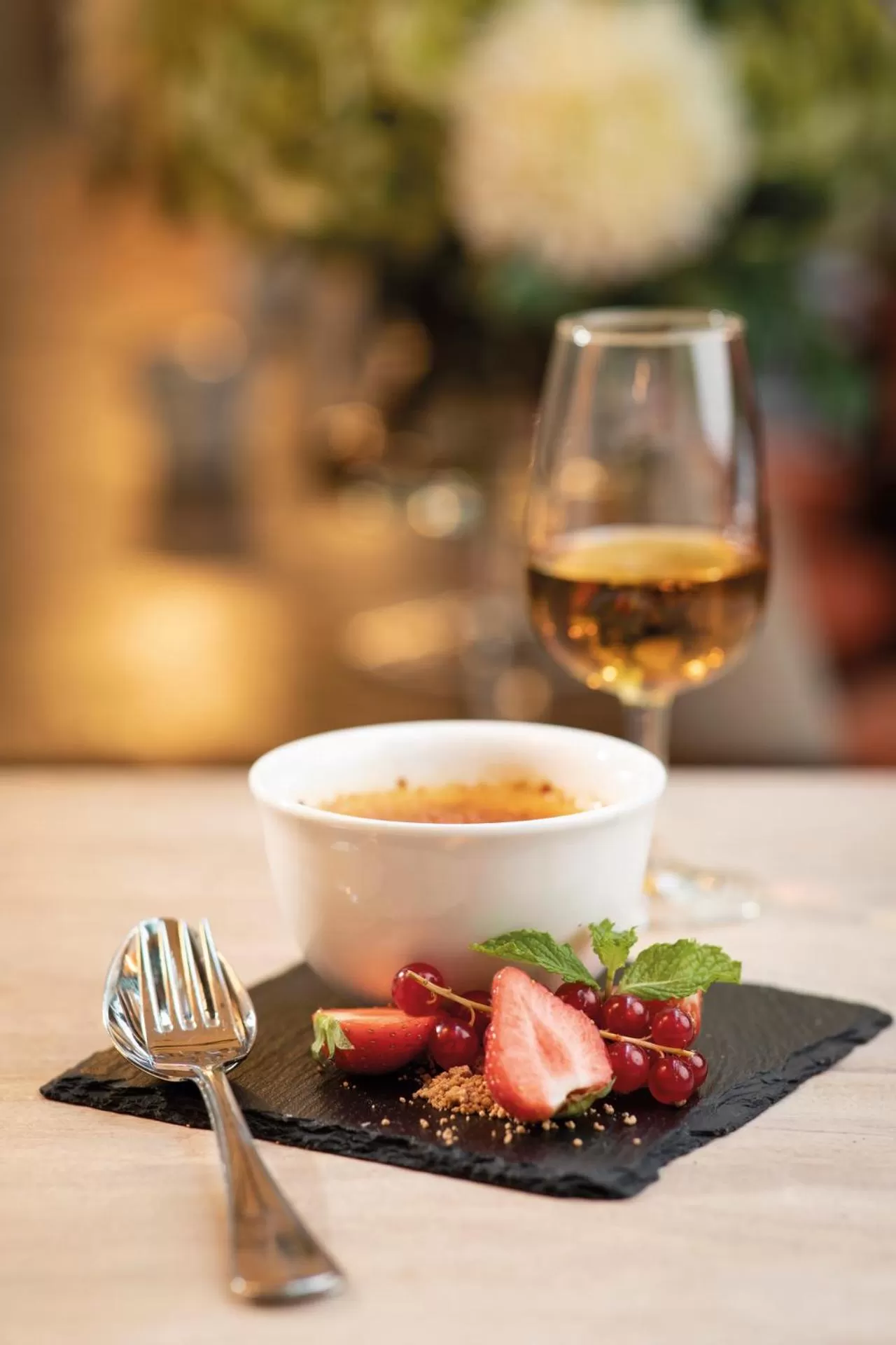 Restaurant/places to eat in Elite Plaza Hotel