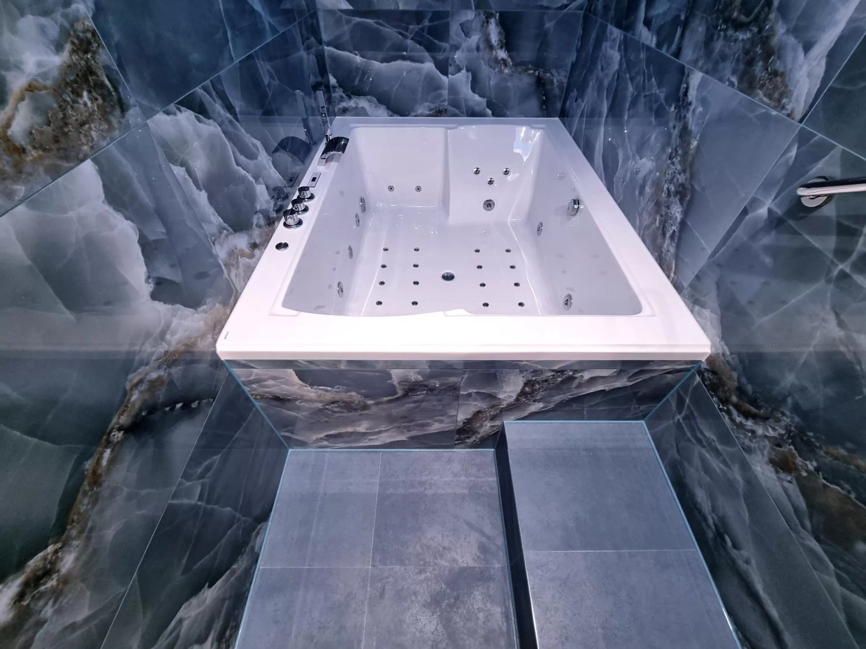 Bath in NOX Kensington Gardens