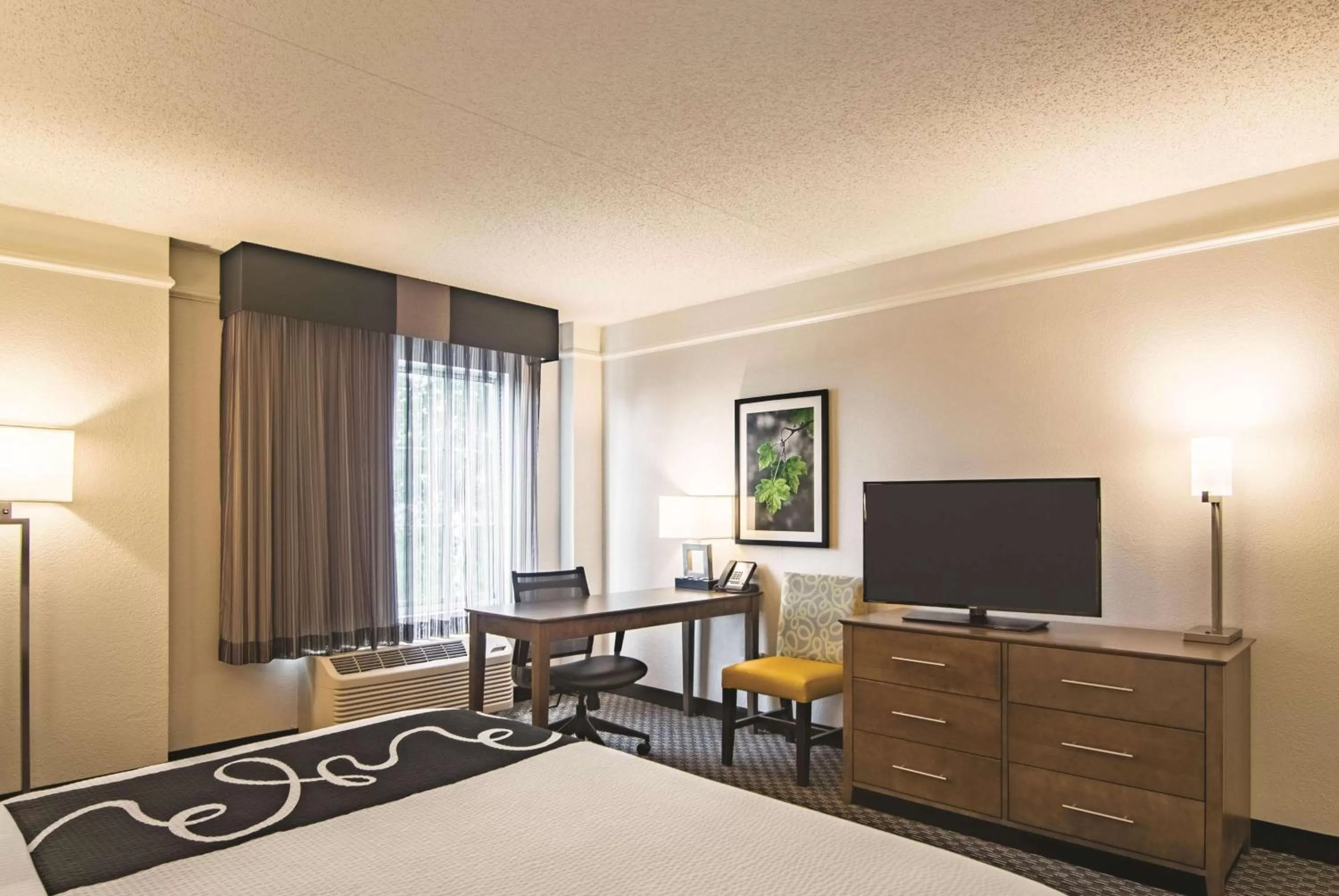 Photo of the whole room, Bed in La Quinta by Wyndham Oklahoma City Norman