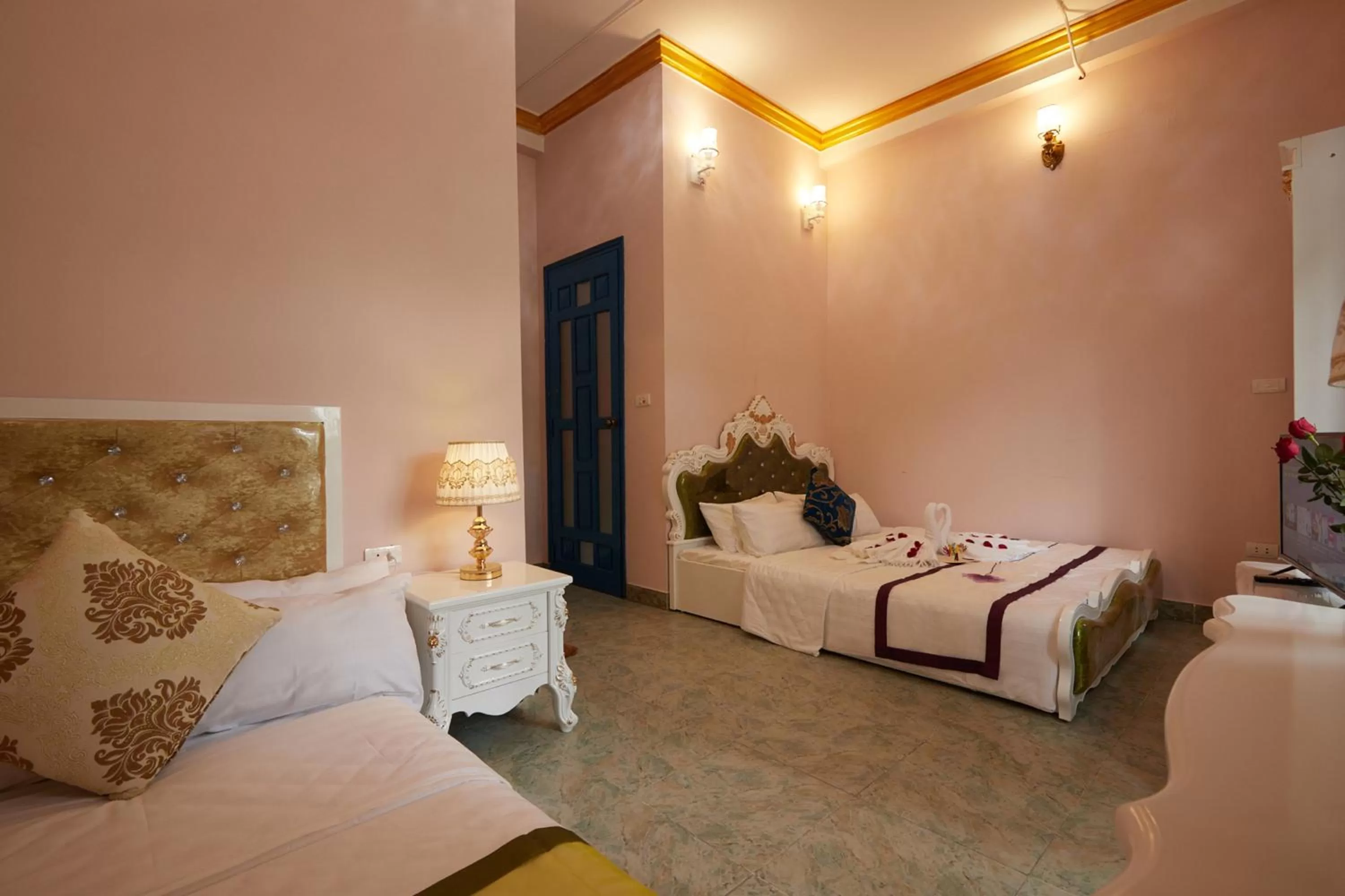 Bed in Lucky Budda Inn Villa