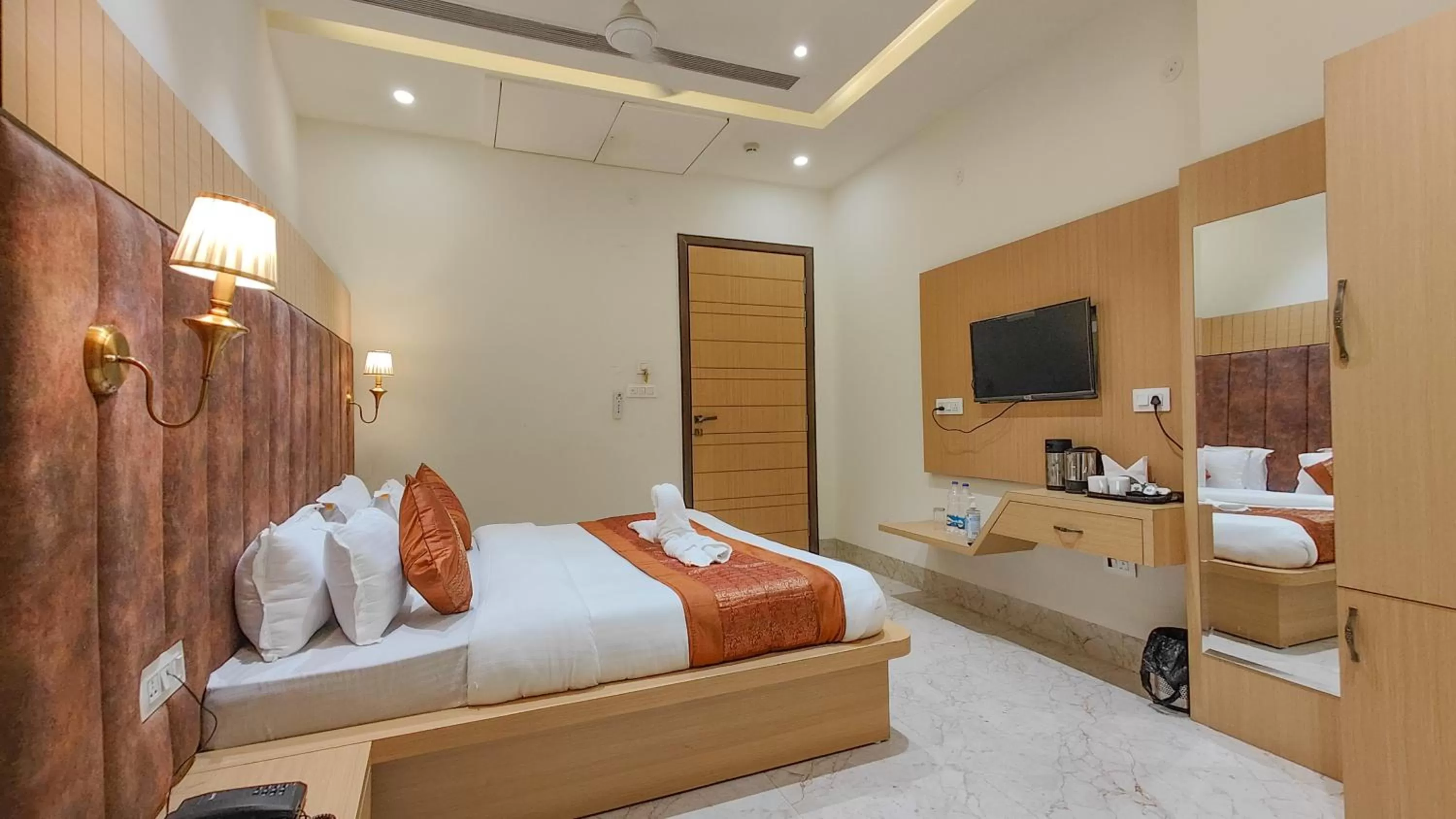 Bed in Perfect Stayz Premium- Hotel Sehdev Near Golden Temple