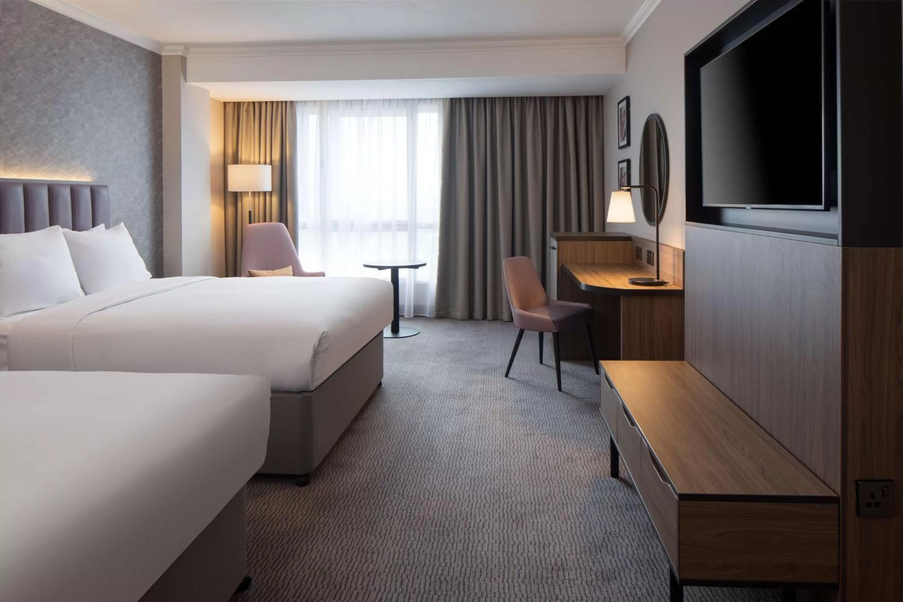 Bedroom, Bed in DoubleTree by Hilton Dartford Bridge