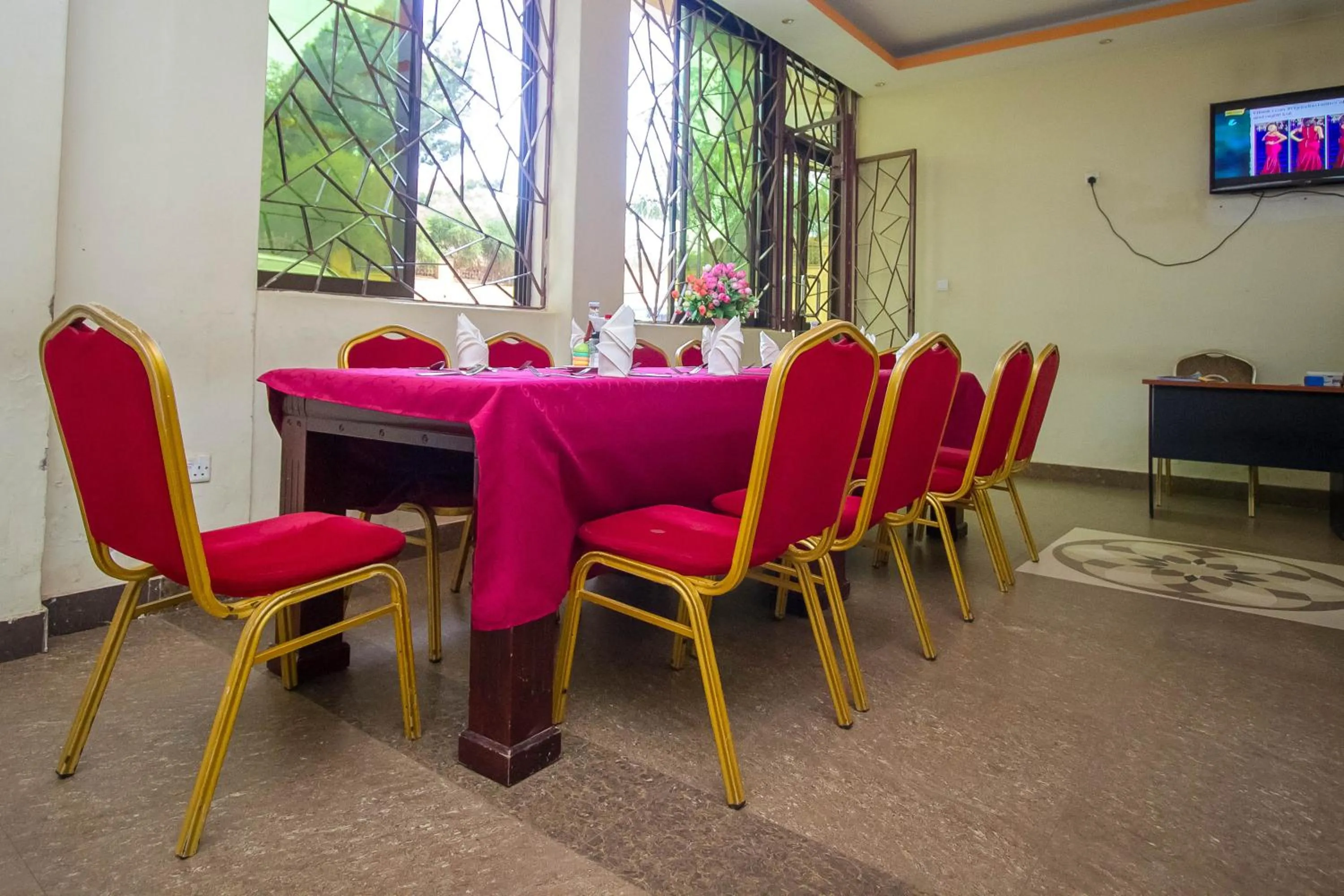 Restaurant/places to eat in Minister's Village Hotel