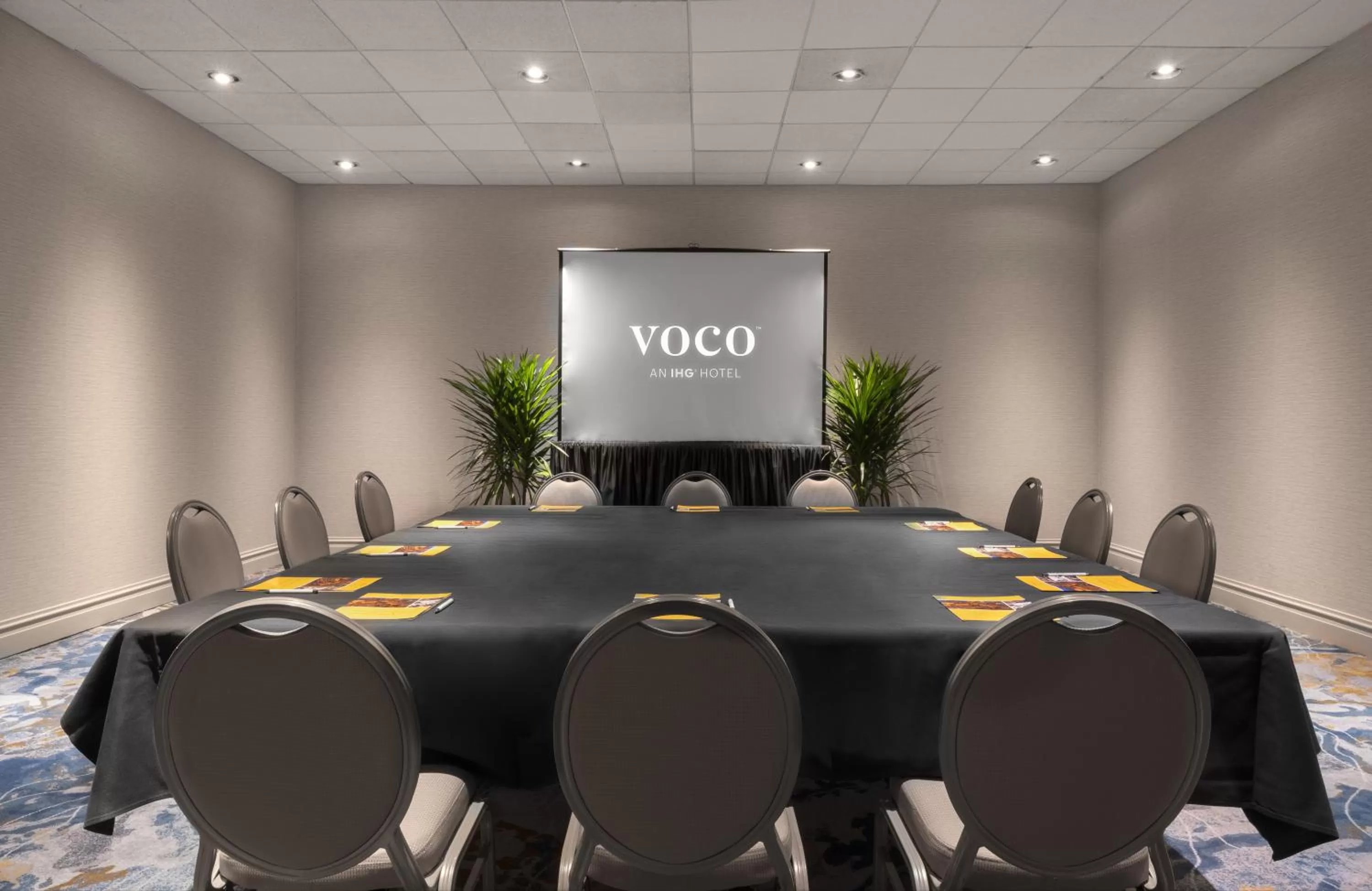 Meeting/conference room in voco Chicago Downtown - Riverwalk by IHG