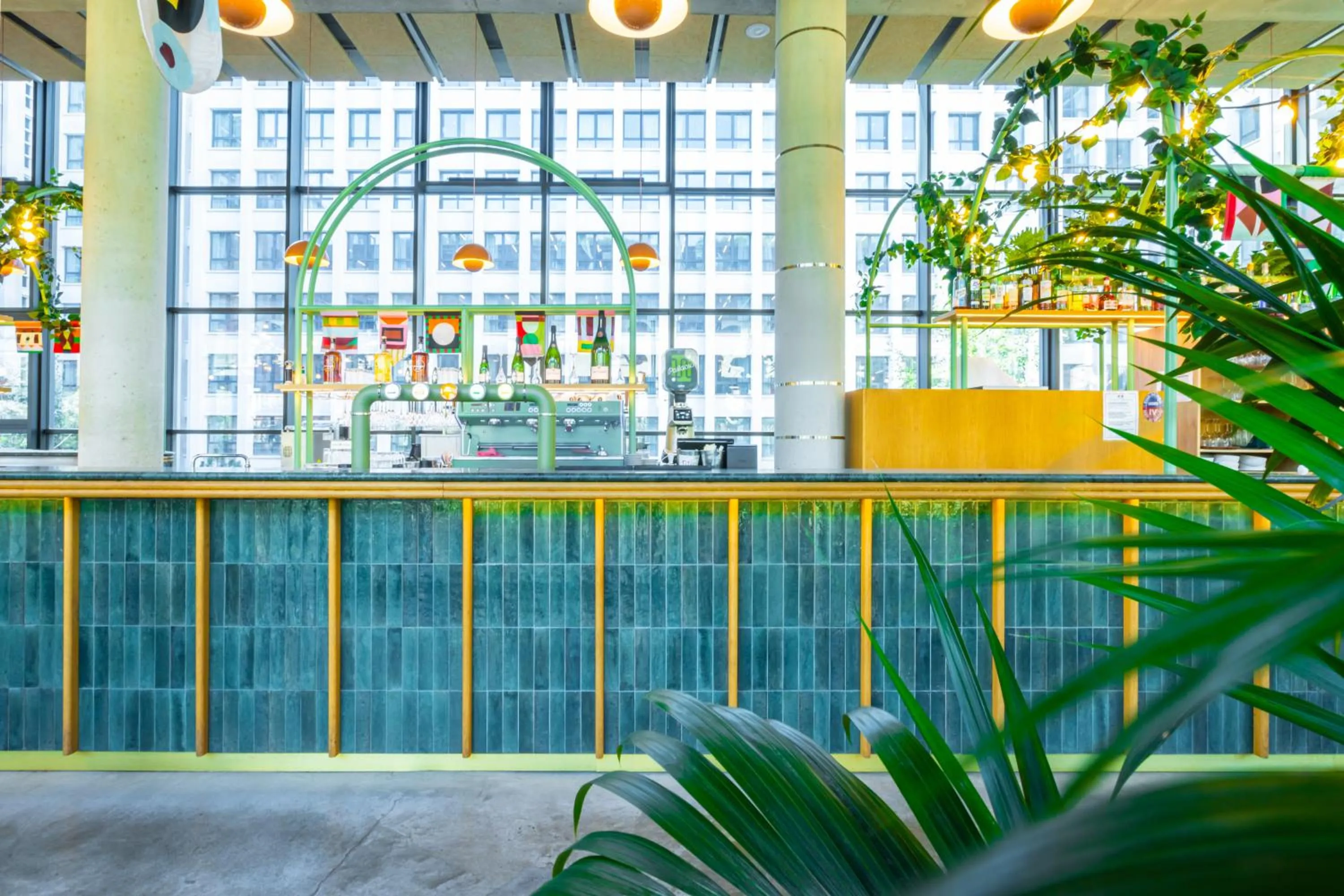 Lounge or bar in The People - Paris Marais