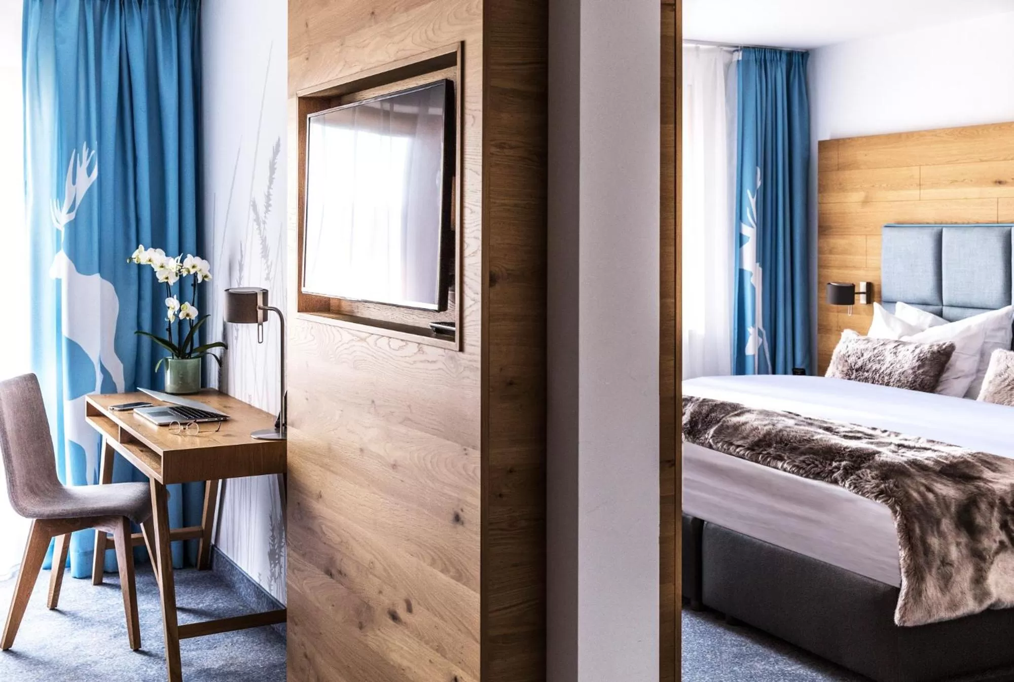 Living room, Bed in Das Aunhamer Suite & Spa Hotel