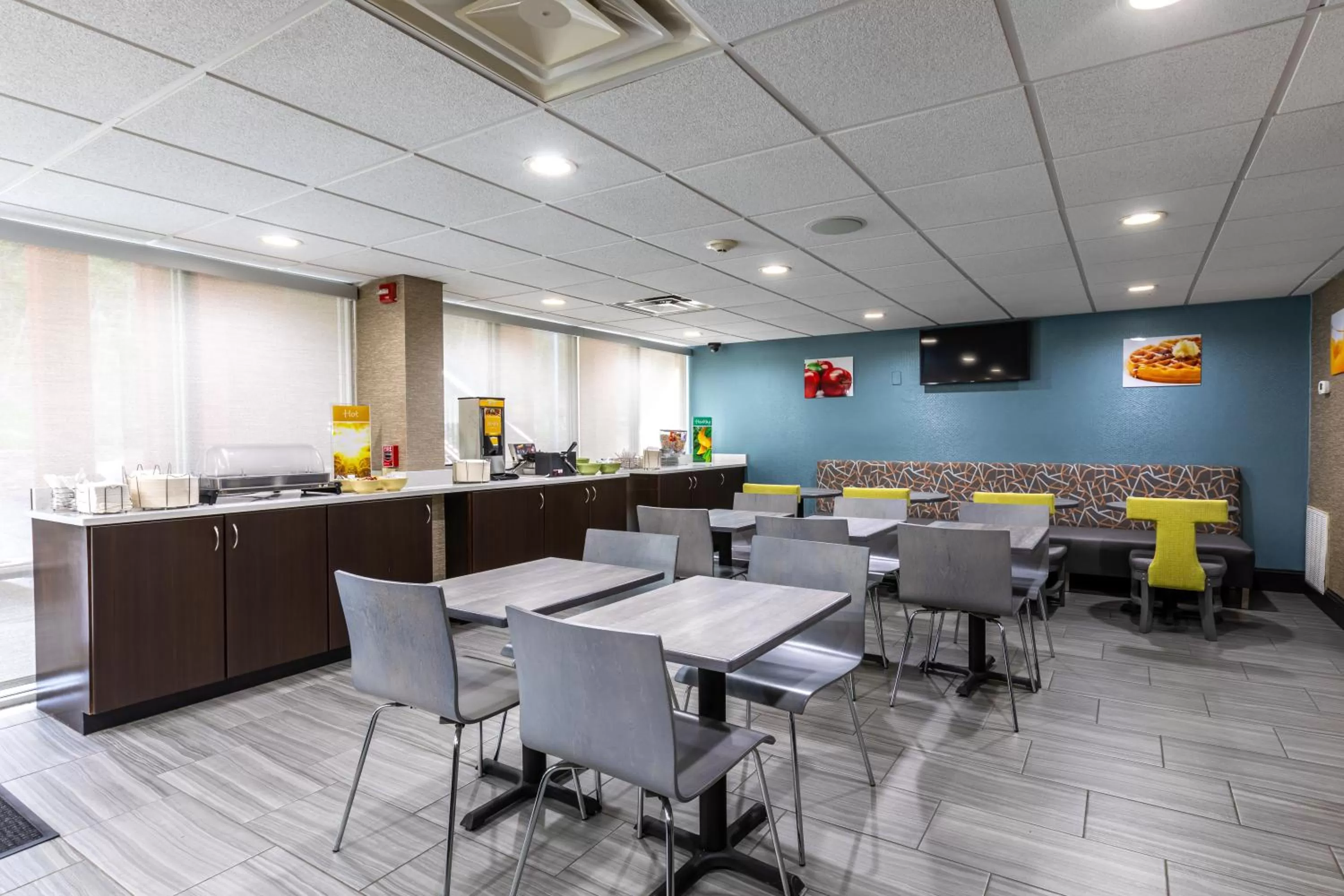 Breakfast in Quality Inn Asheville Downtown Tunnel Rd