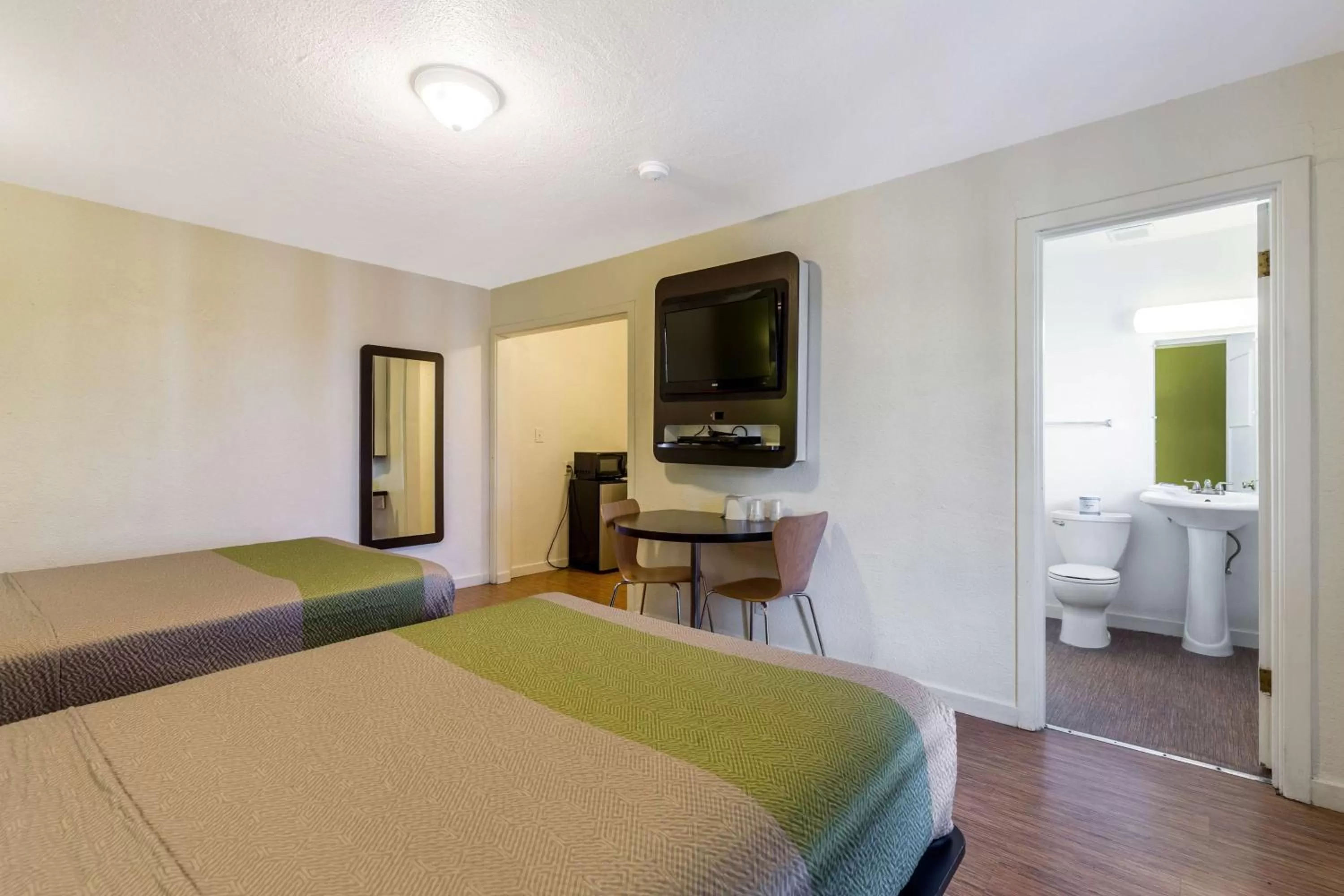 TV and multimedia, Bed in Motel 6 San Rafael