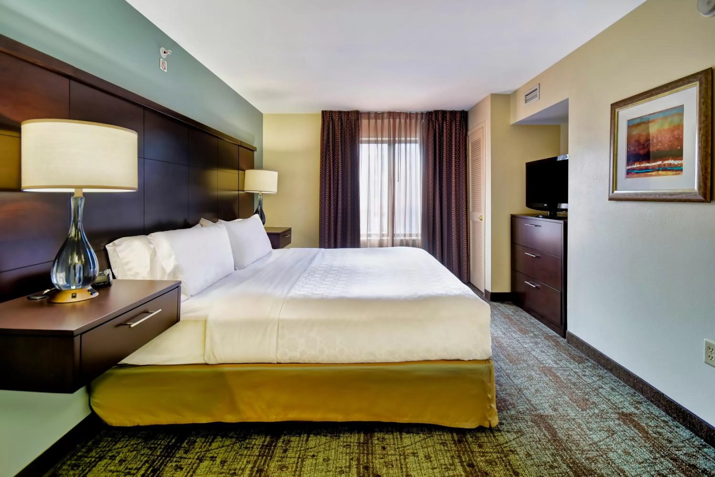 Photo of the whole room, Bed in Staybridge Suites Middleton/Madison-West by IHG