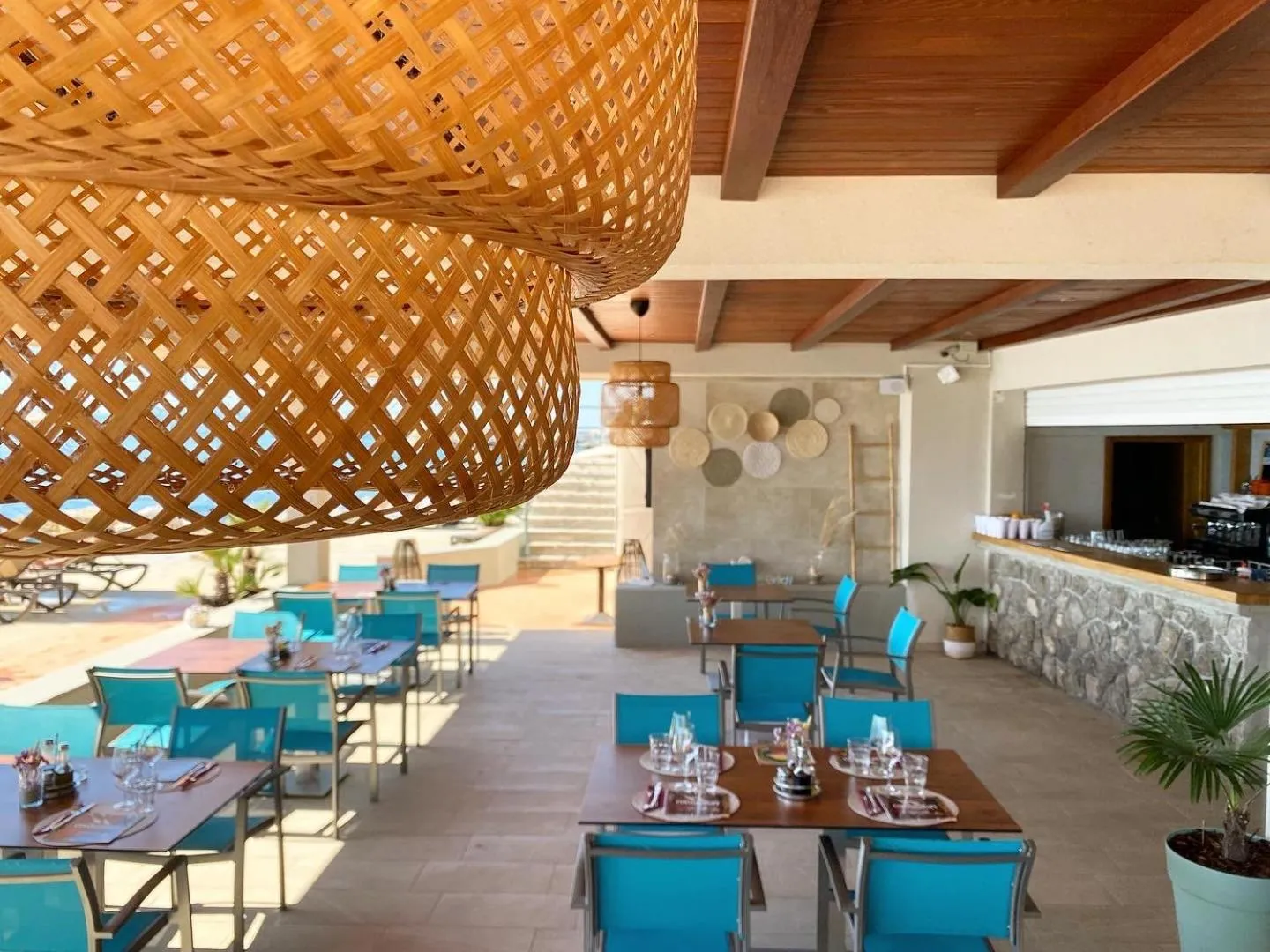 Restaurant/places to eat in Hotel Savoy