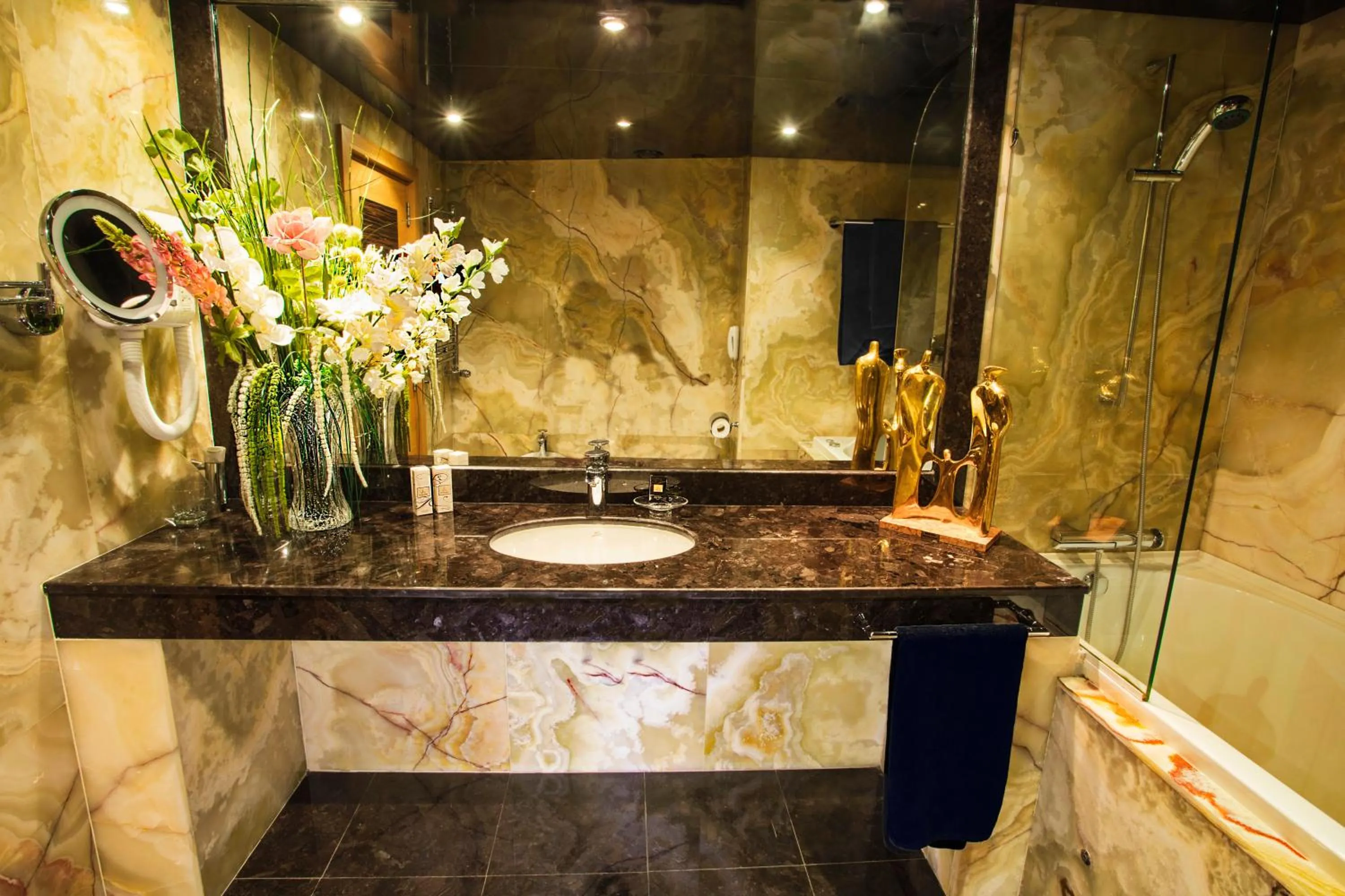 Bathroom in Hotel Anel