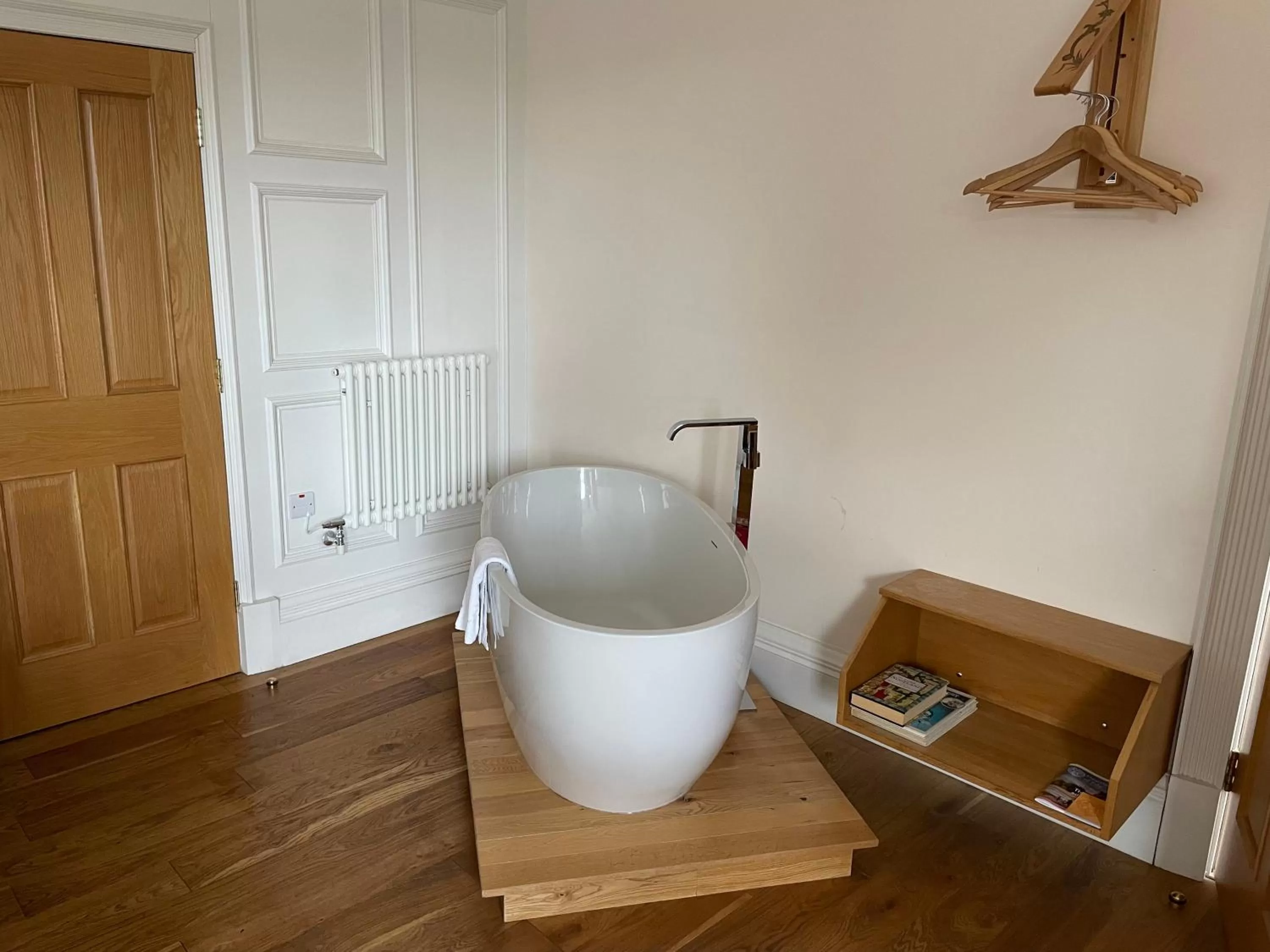 Bath, Bathroom in Banners House Hotel