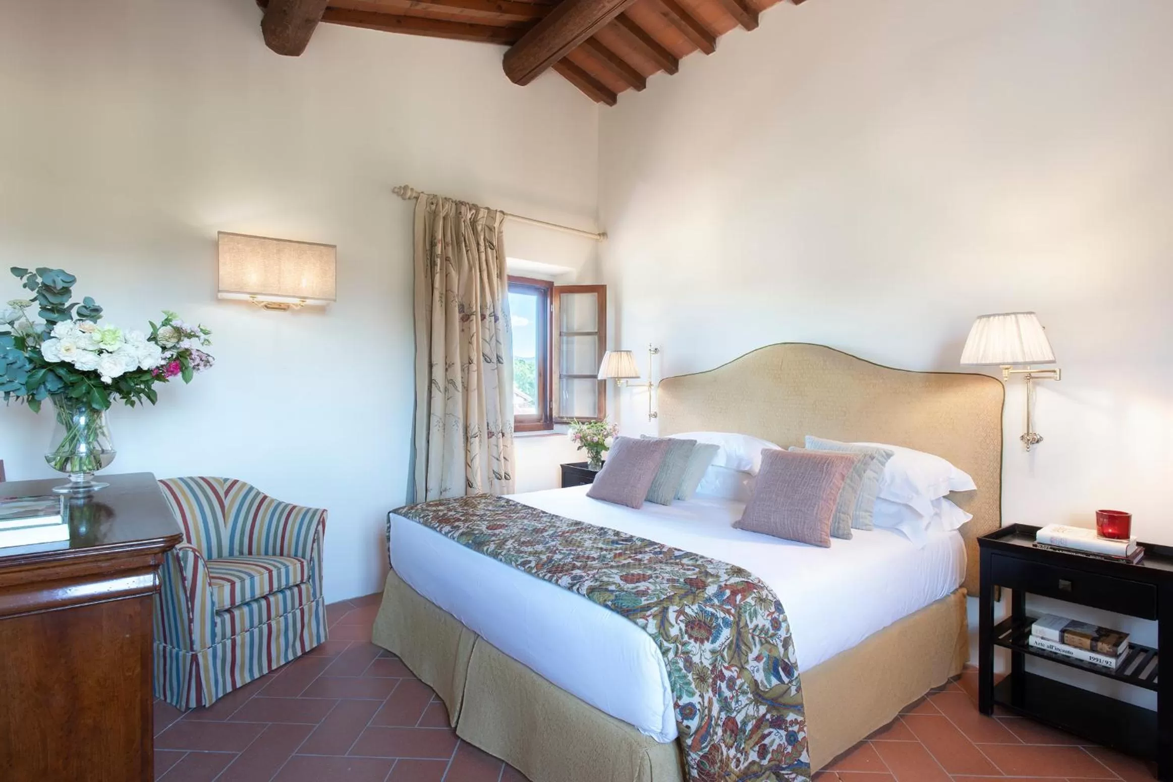 Bed in Viesca Toscana Suites & Villas